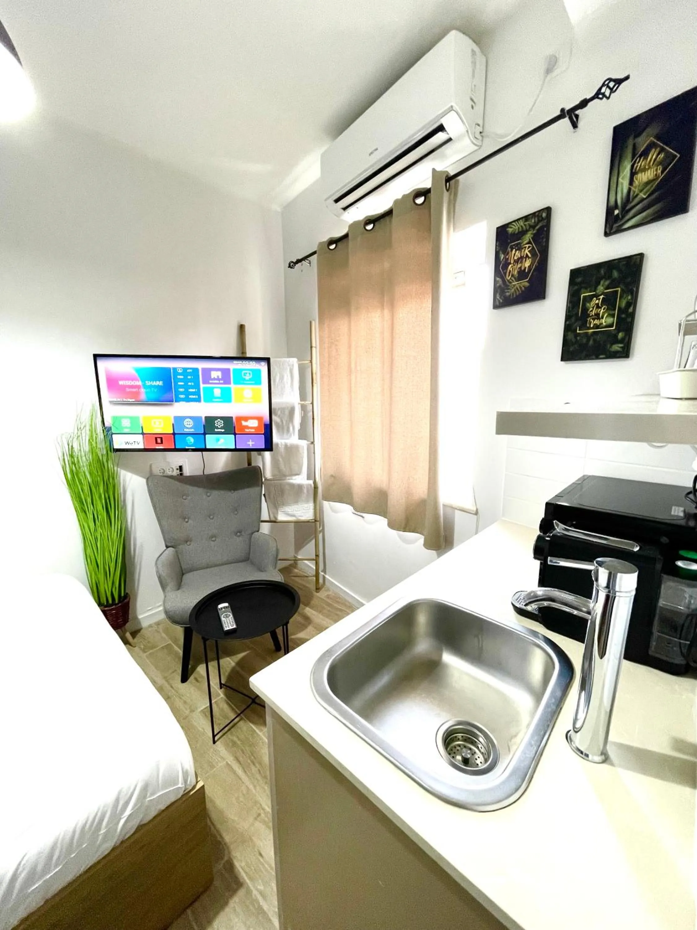 Kitchen or kitchenette in Aju Ben Yehuda 23