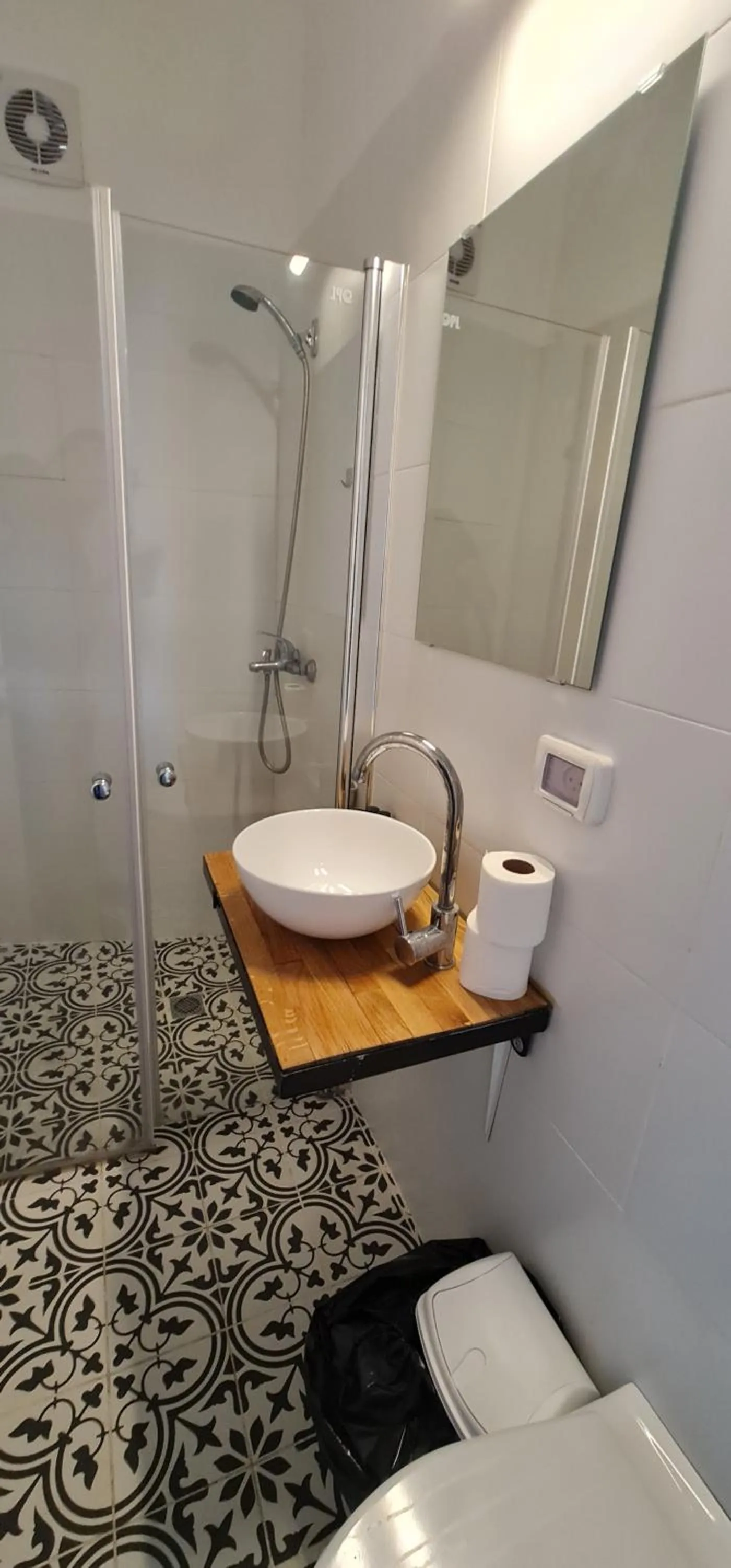 Bathroom in Aju Ben Yehuda 23