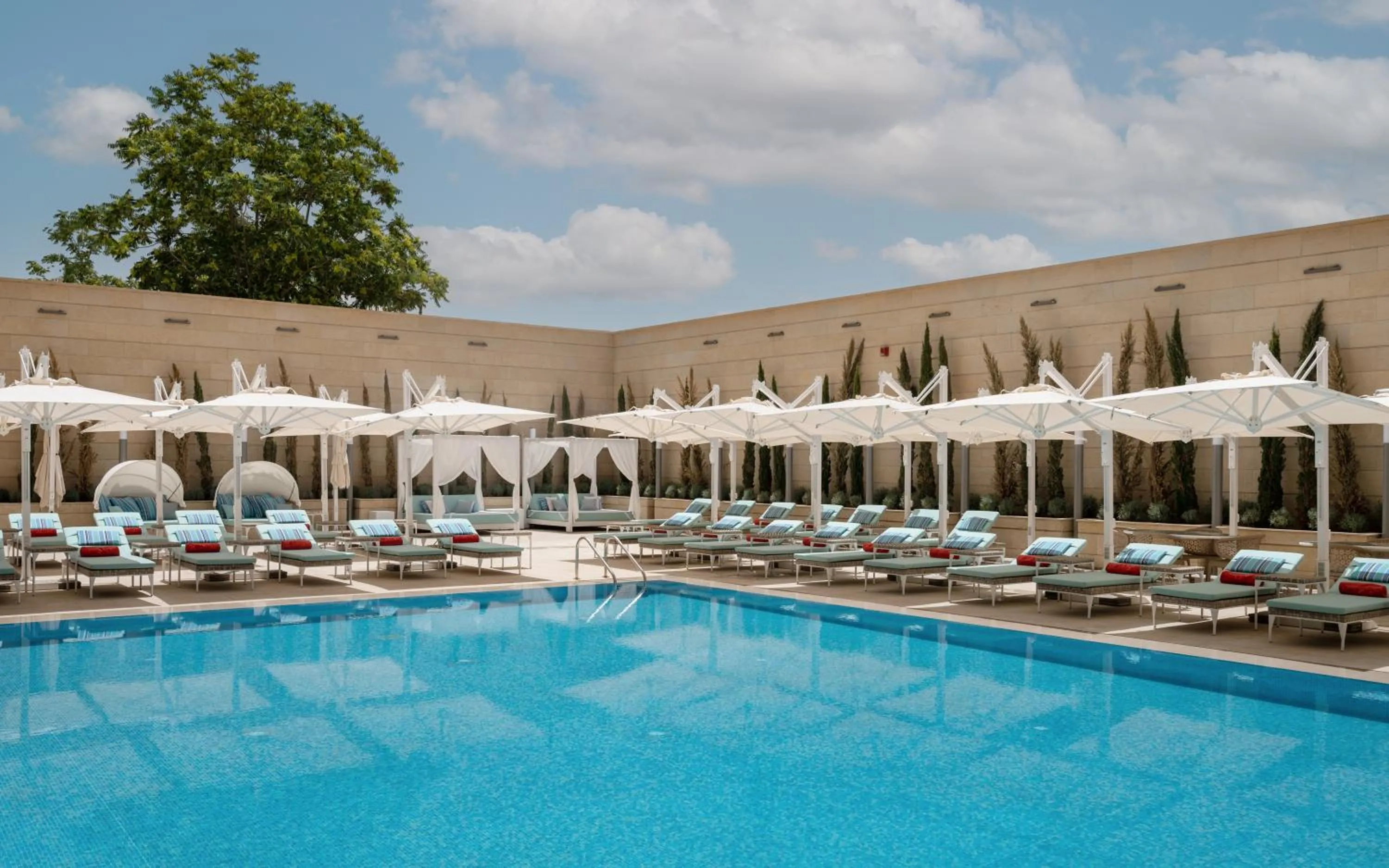 Swimming pool in Slemani Rotana