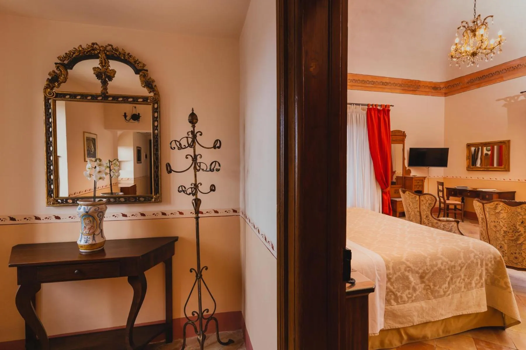 Photo of the whole room, Bed in Hotel Villa Giulia