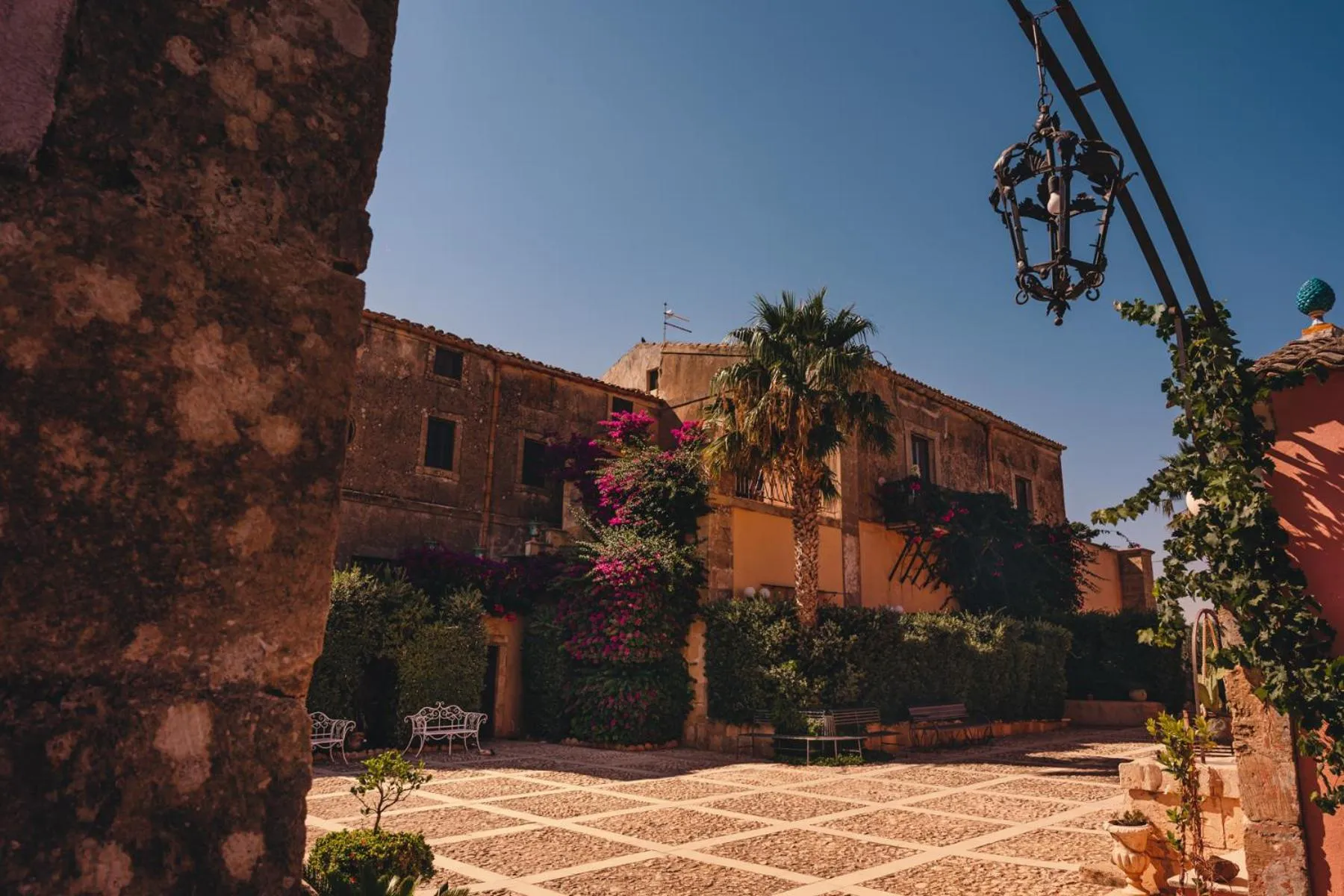 Inner courtyard view in Hotel Villa Giulia