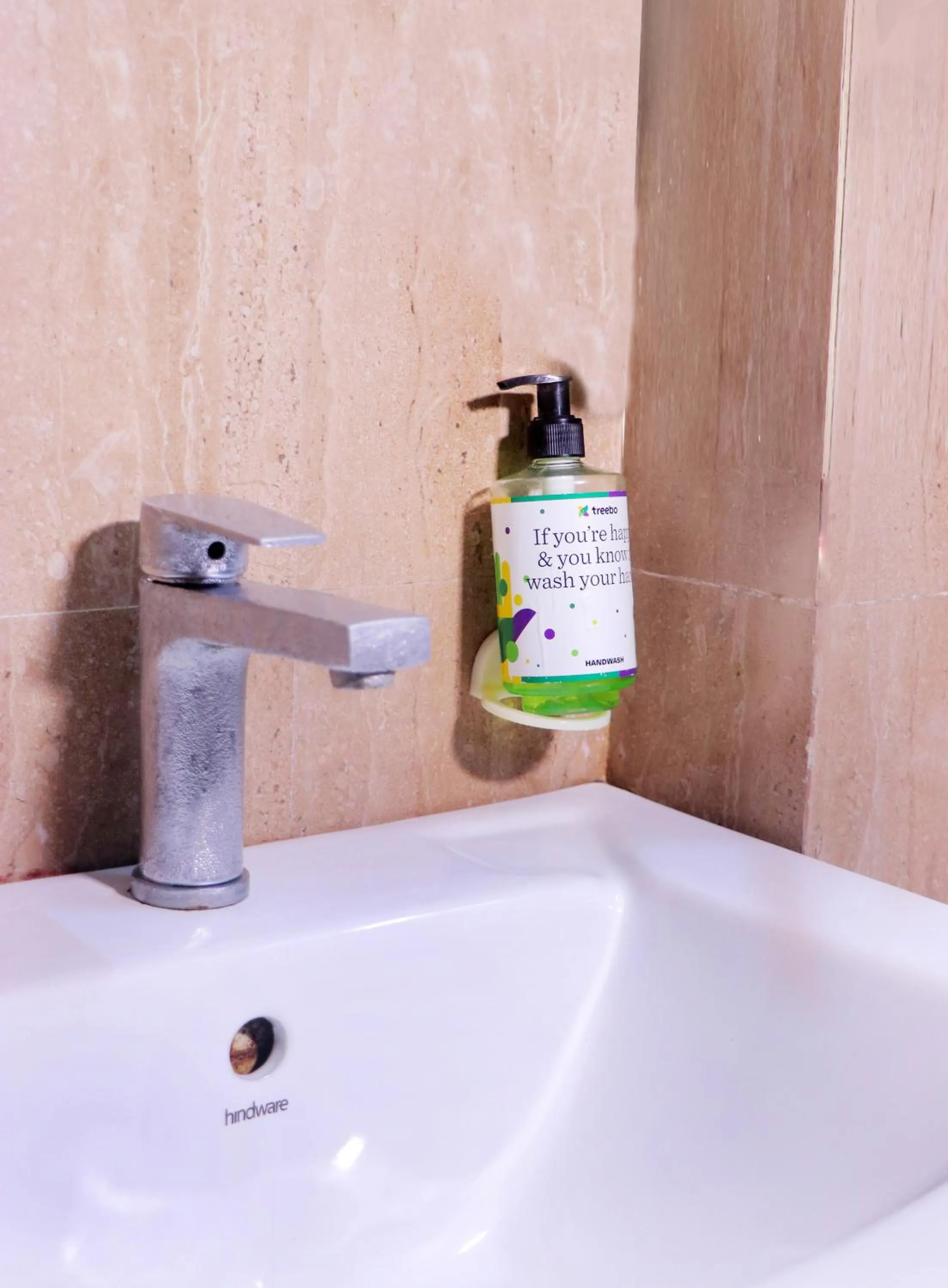 Bathroom in Hotel Panache 500 Mtrs From Shri Krishna Janma bhumi Teample