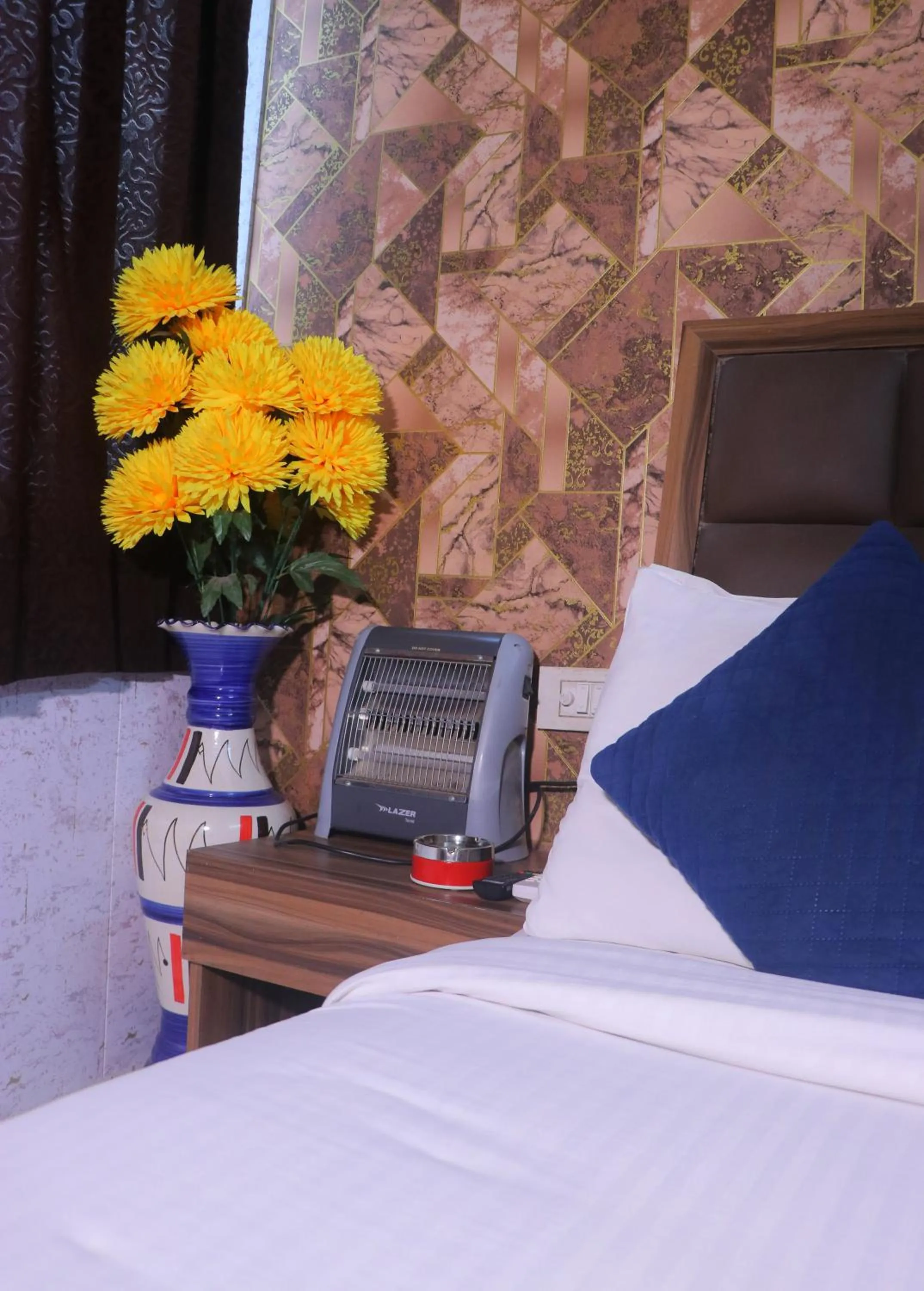 heating, Bed in Hotel Panache 500 Mtrs From Shri Krishna Janma bhumi Teample