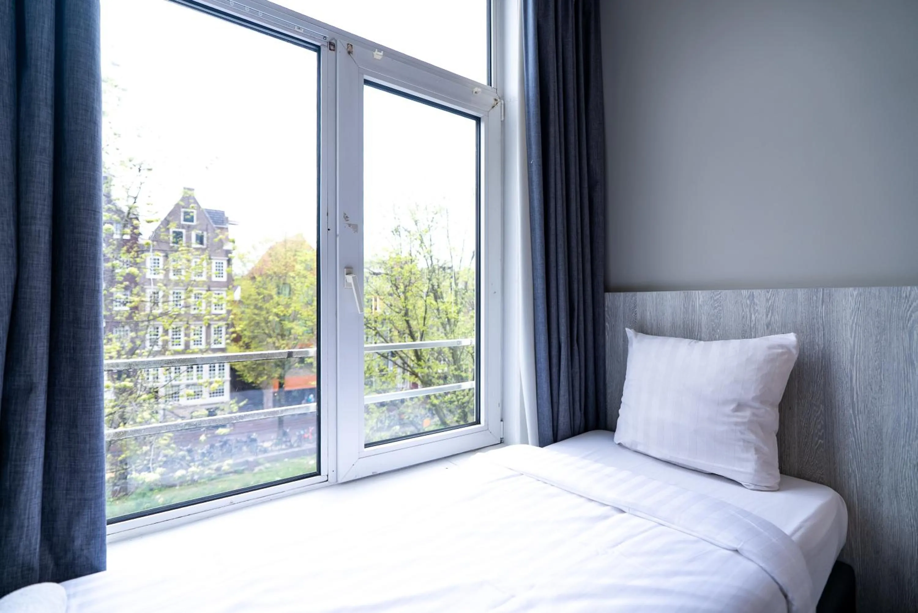 Bedroom, Bed in The Crown Hotel