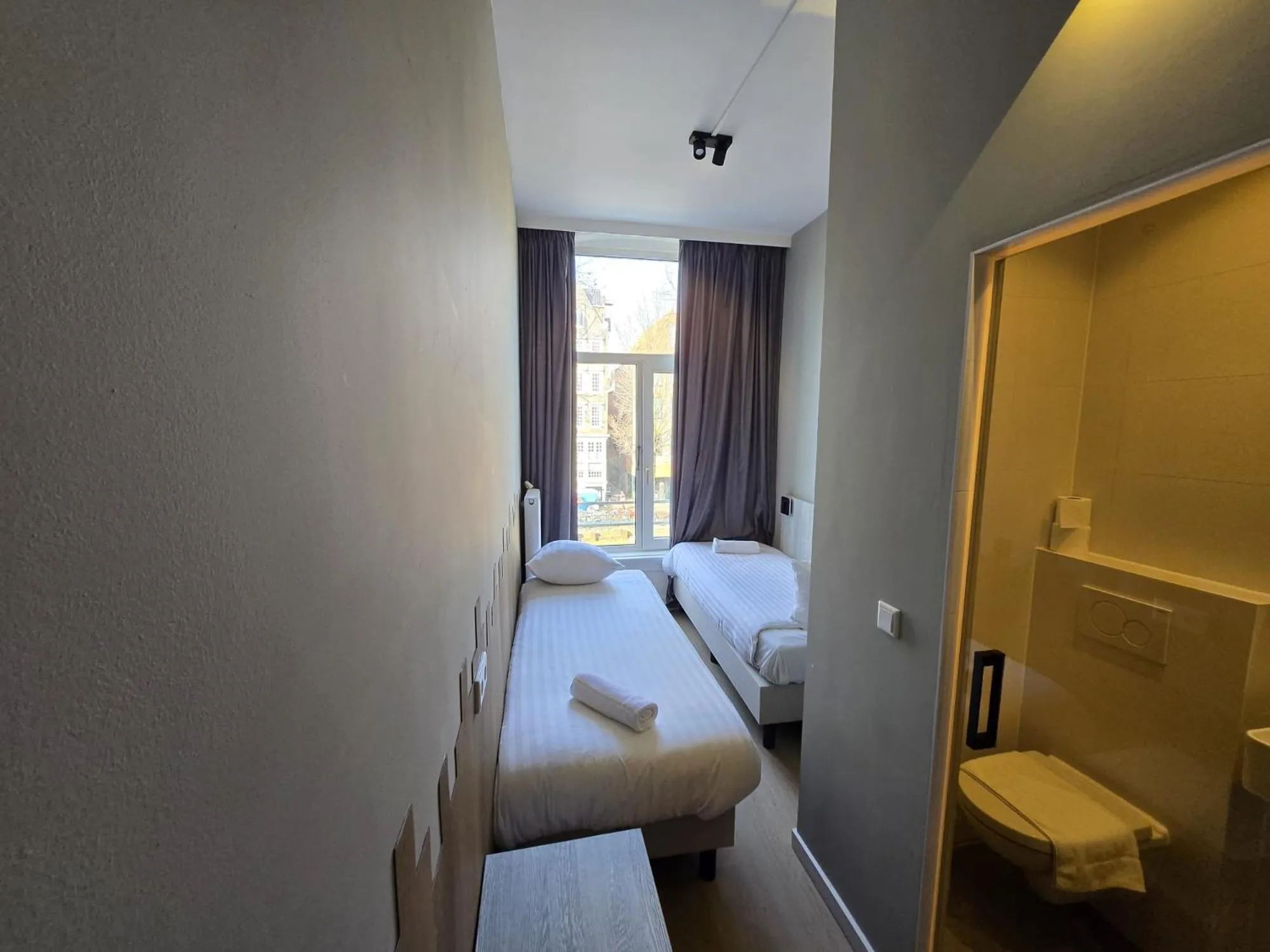 Photo of the whole room, Bed in The Crown Hotel