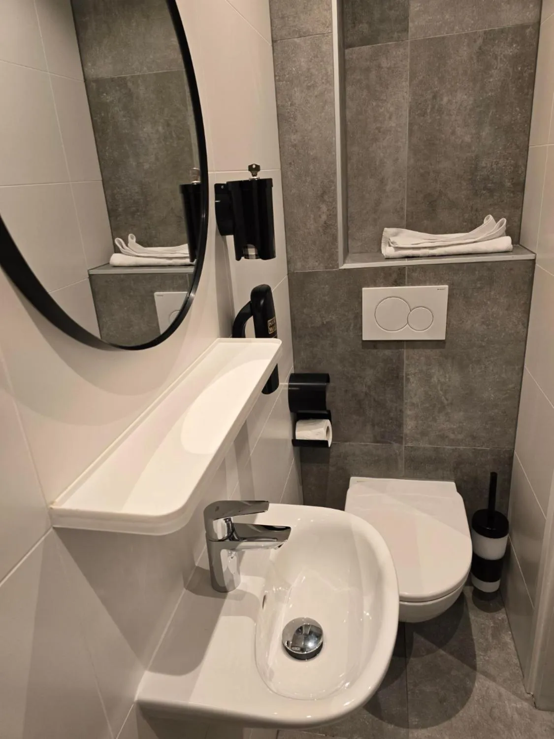 Bathroom in The Crown Hotel