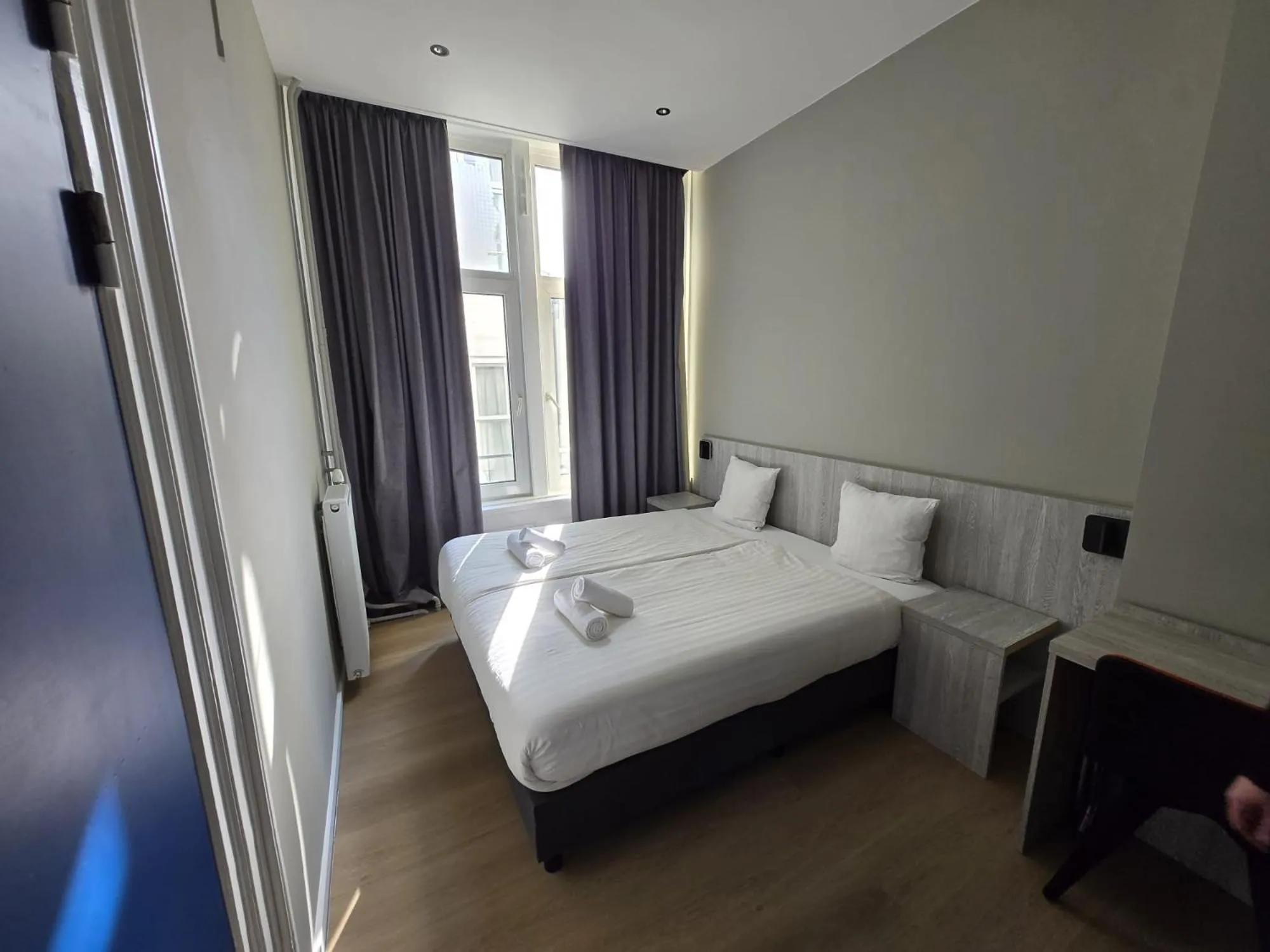 Bedroom, Bed in The Crown Hotel