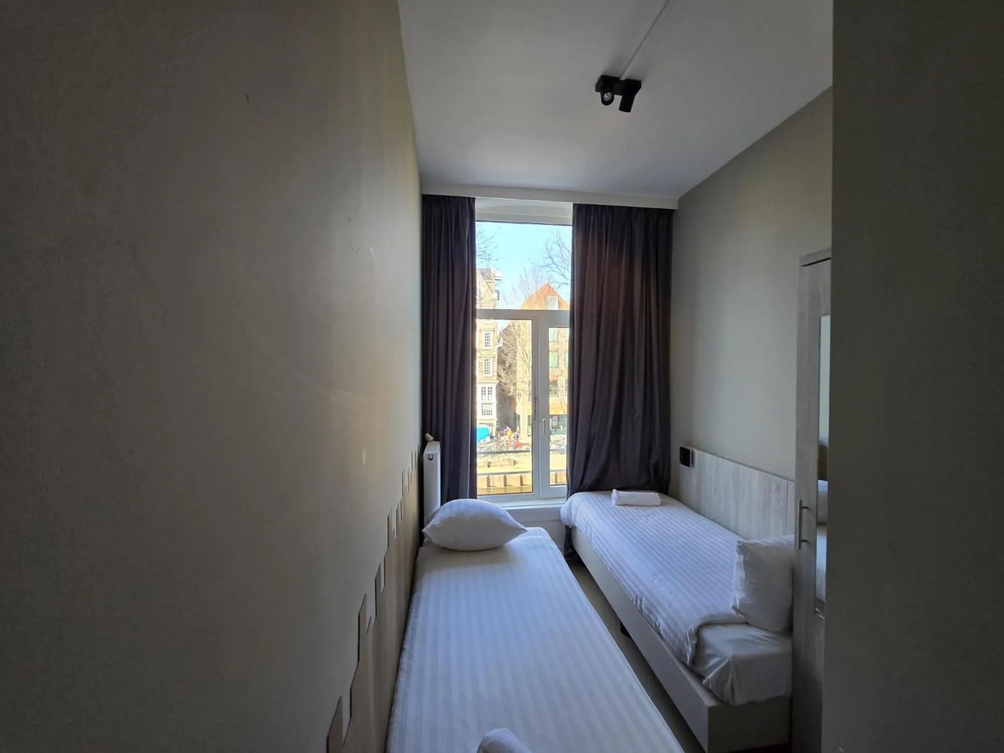 Photo of the whole room, Bed in The Crown Hotel