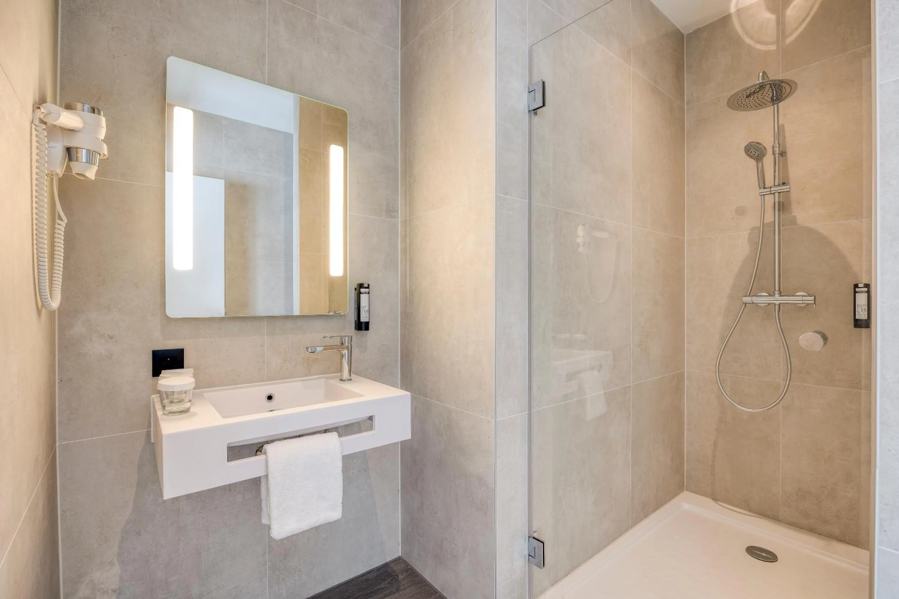 Bathroom in B&B HOTEL Hasselt