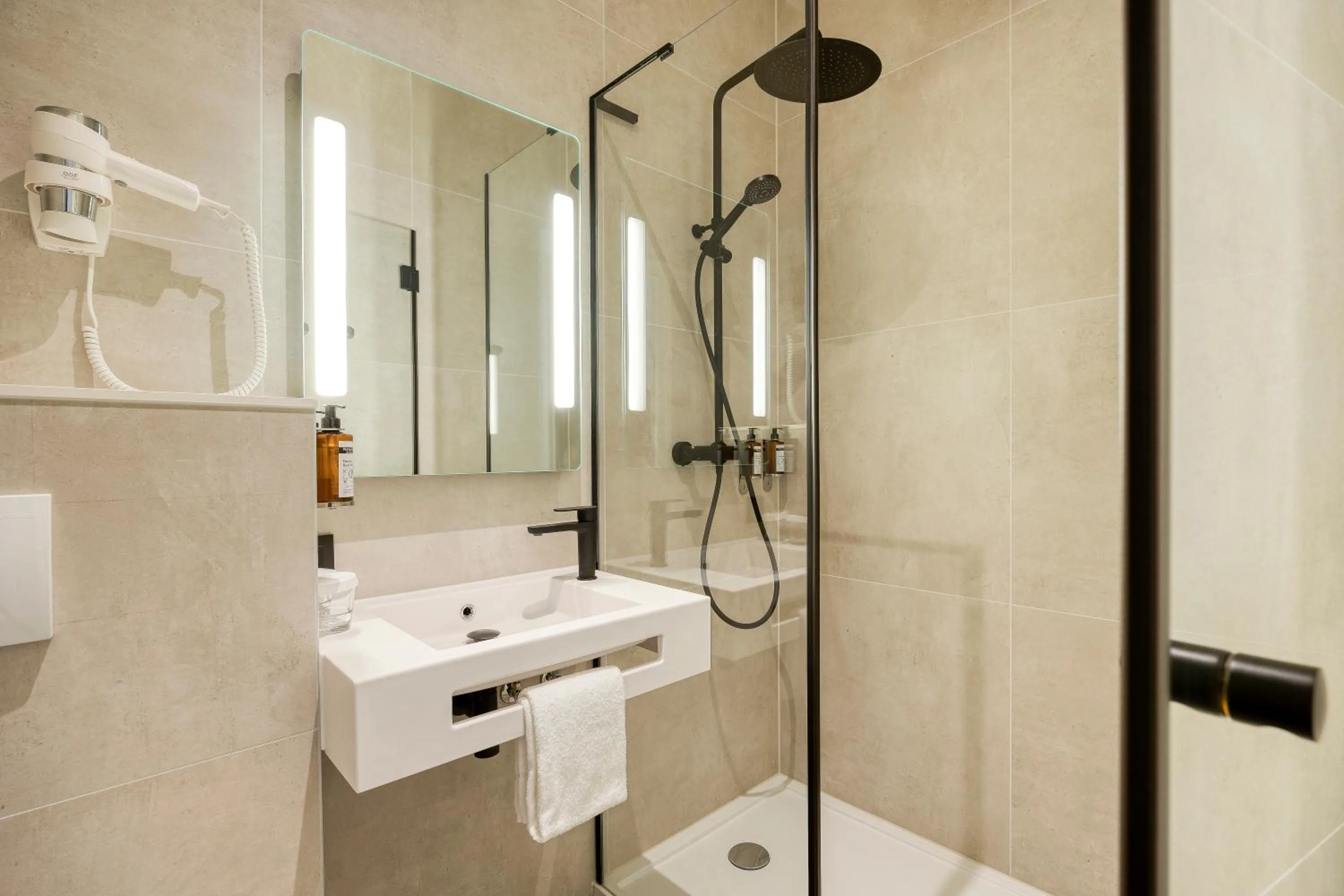 Bathroom in B&B HOTEL Hasselt