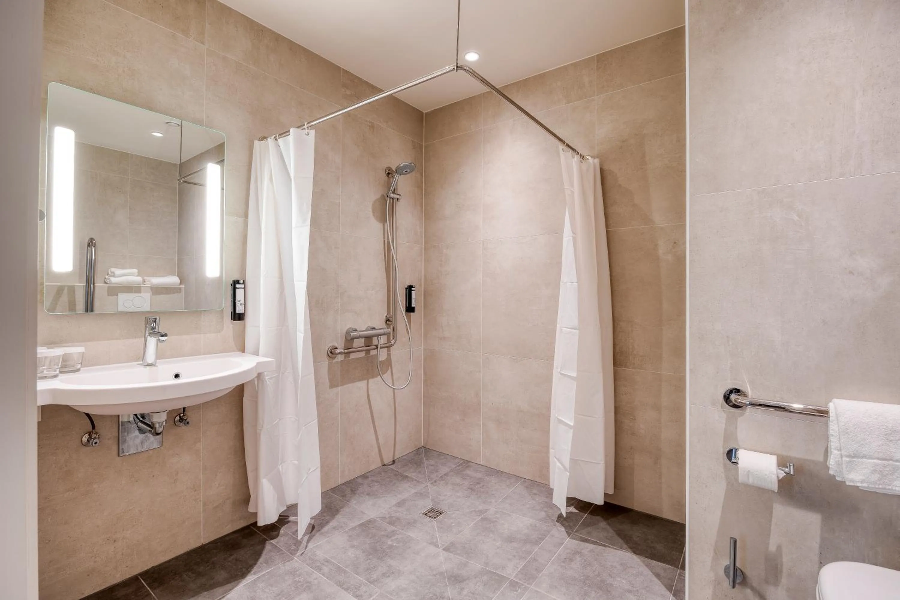 Bathroom in B&B HOTEL Hasselt