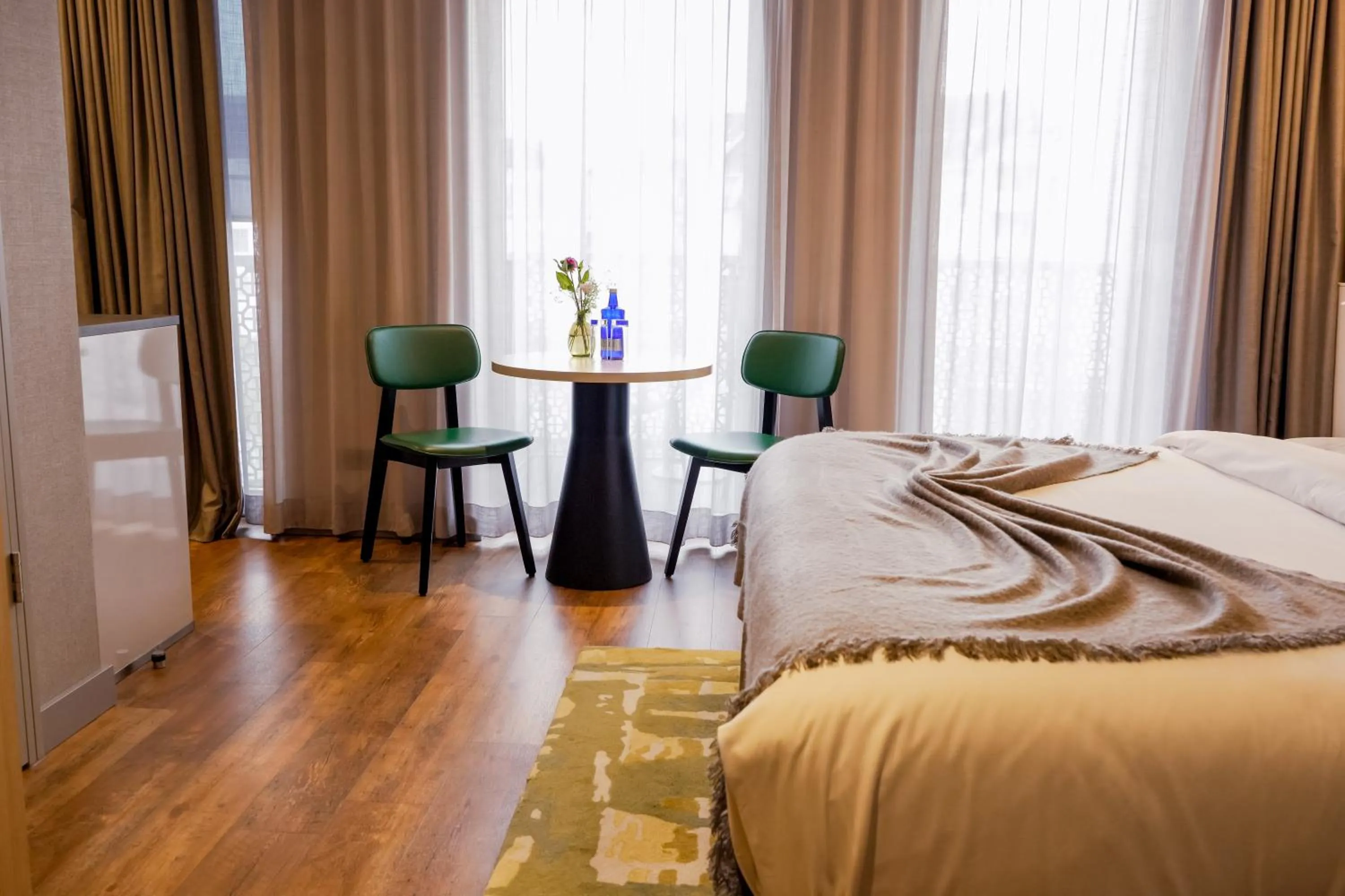 Dining area, Bed in Fourty Three Luxury Serviced Apartments