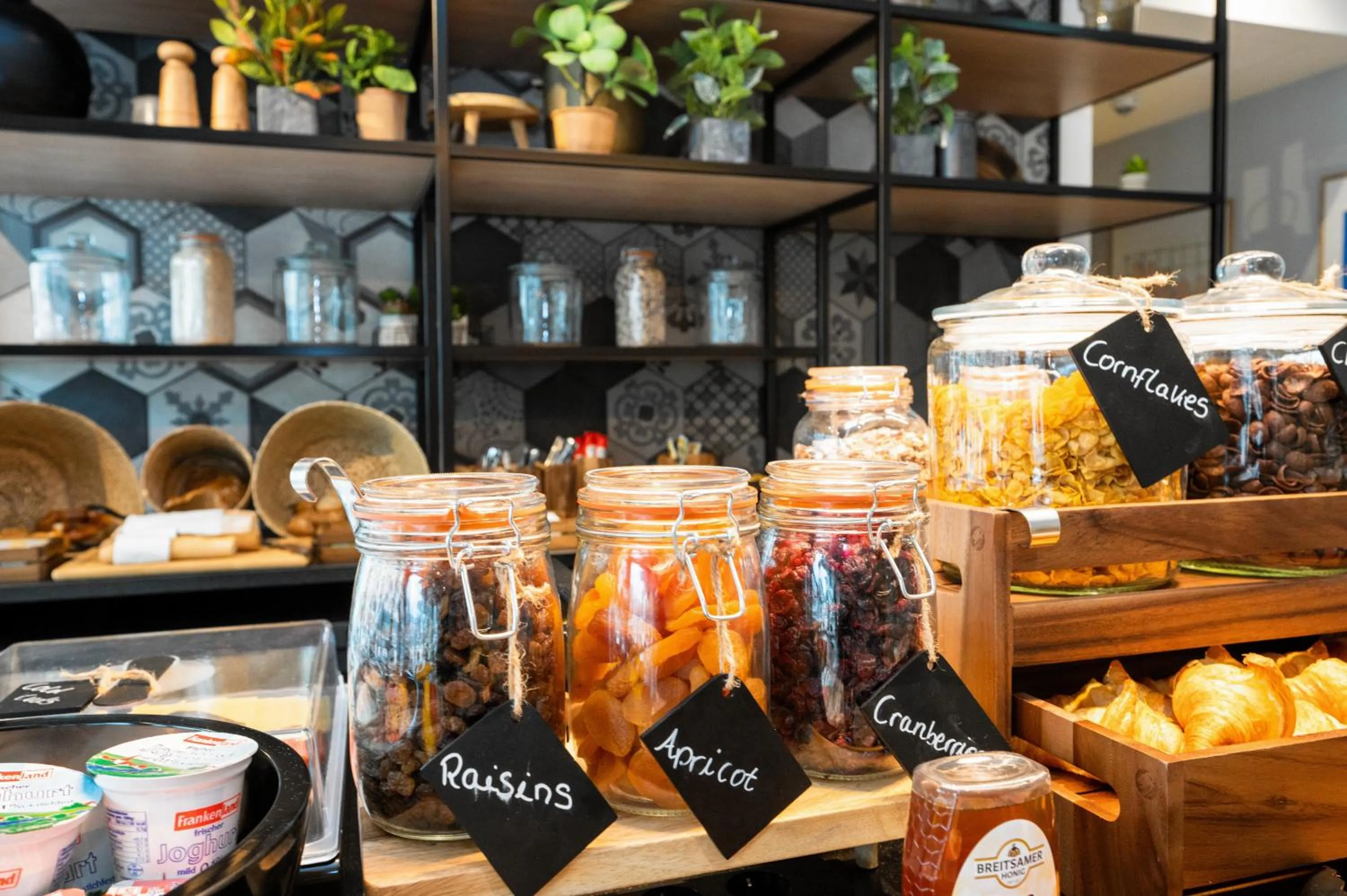 Breakfast in Staycity Aparthotels Paris La Defense