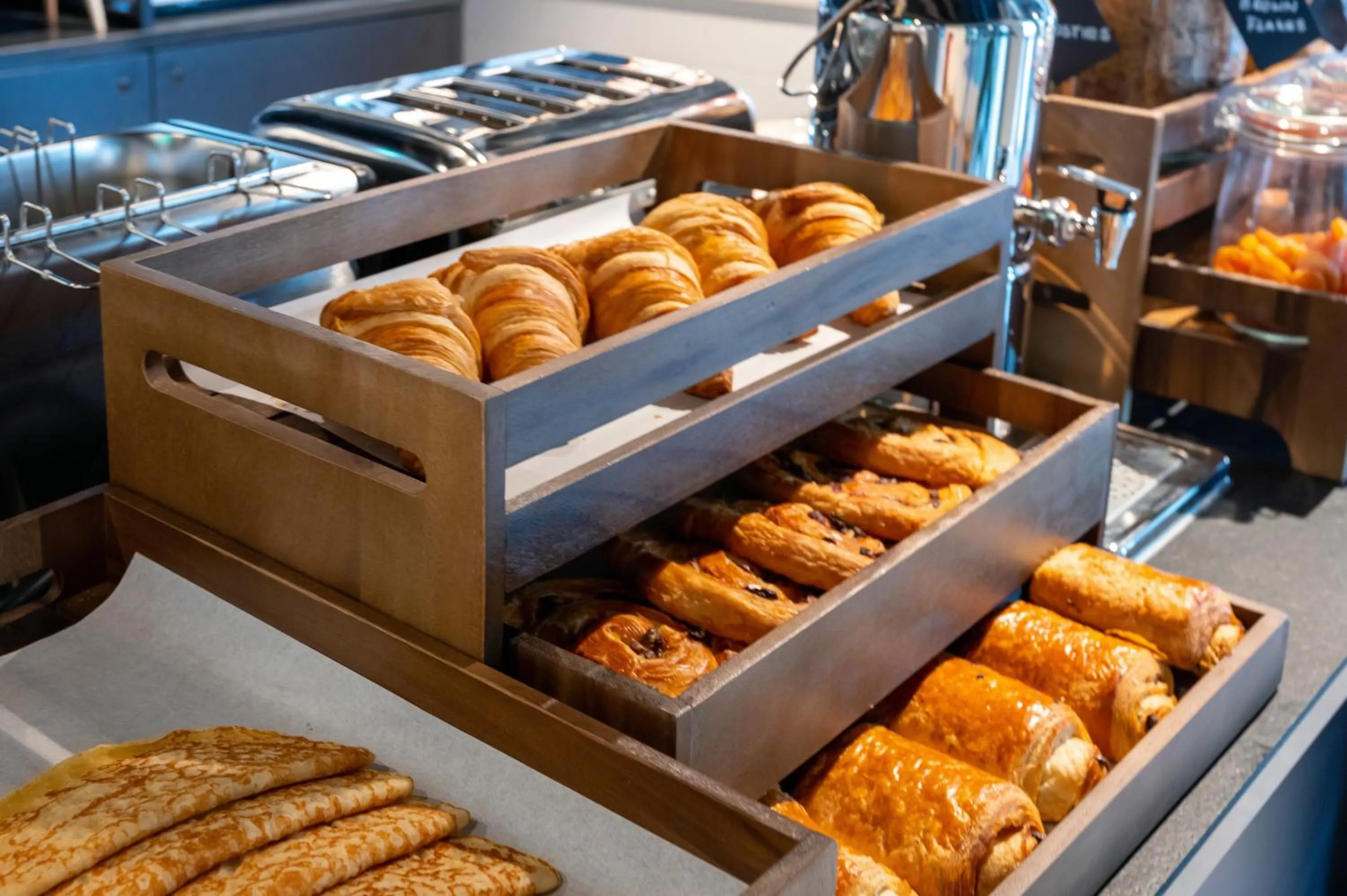 Breakfast in Staycity Aparthotels Paris La Defense