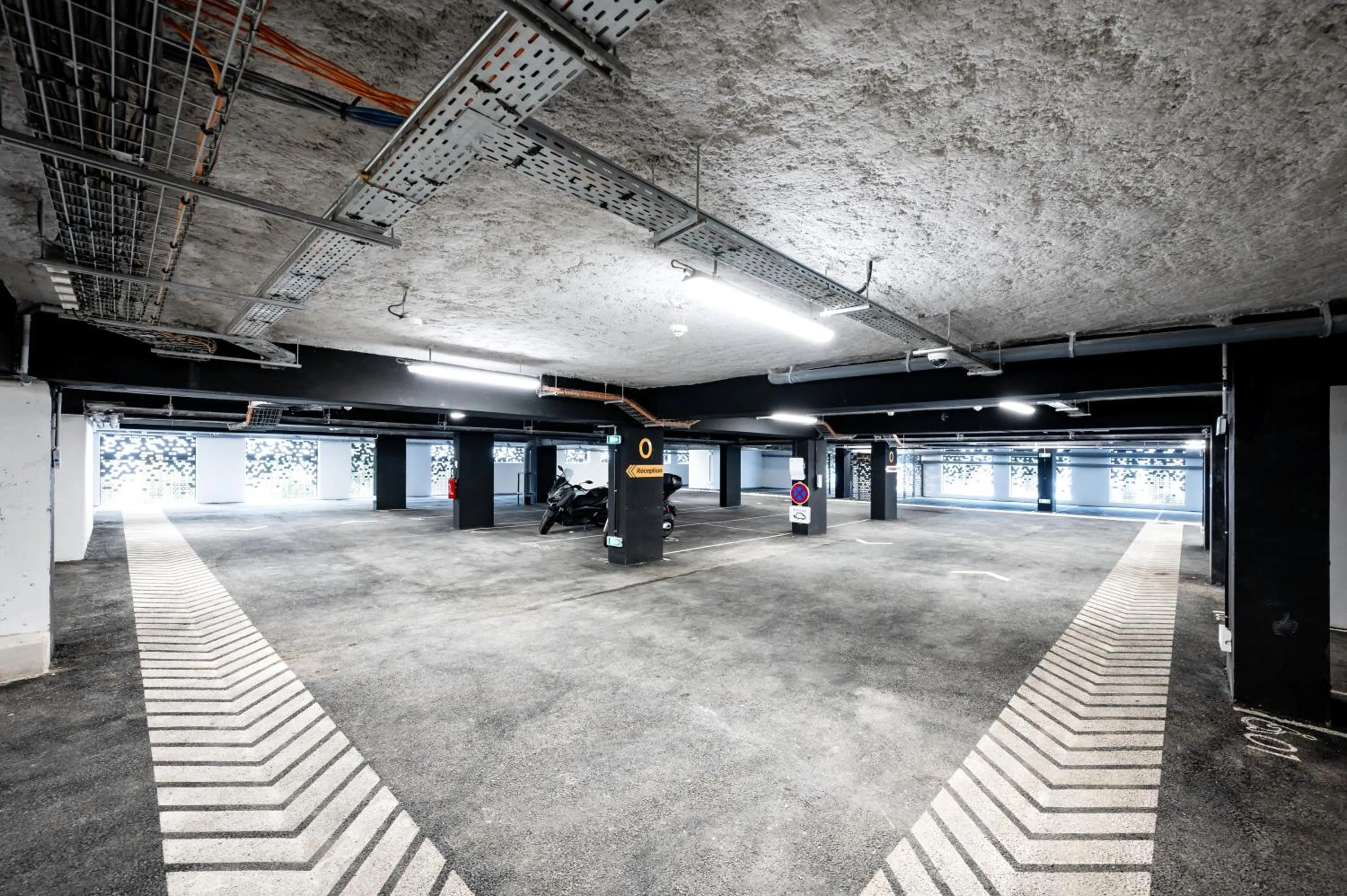 Parking in Staycity Aparthotels Paris La Defense