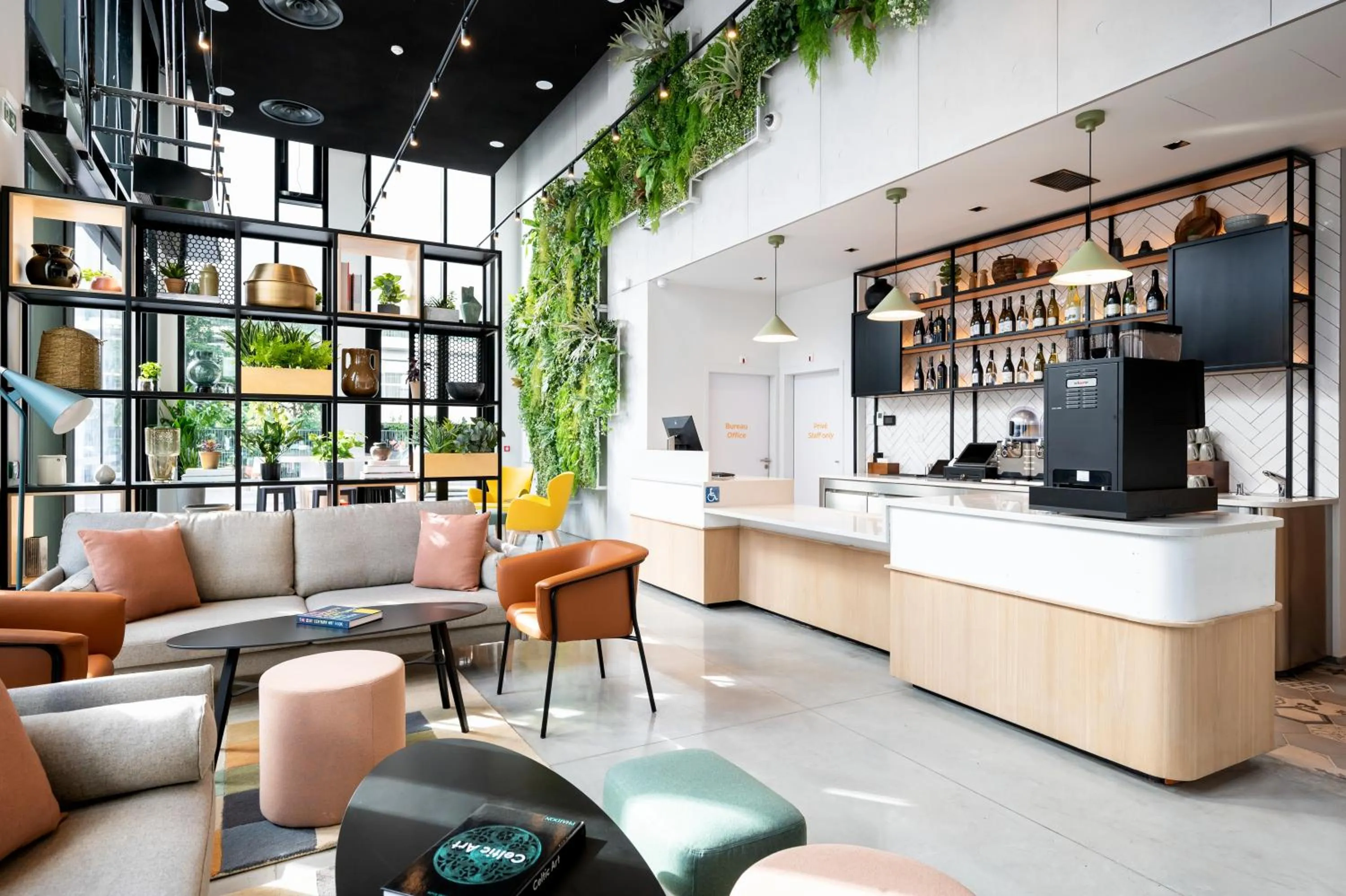 Lobby or reception in Staycity Aparthotels Paris La Defense