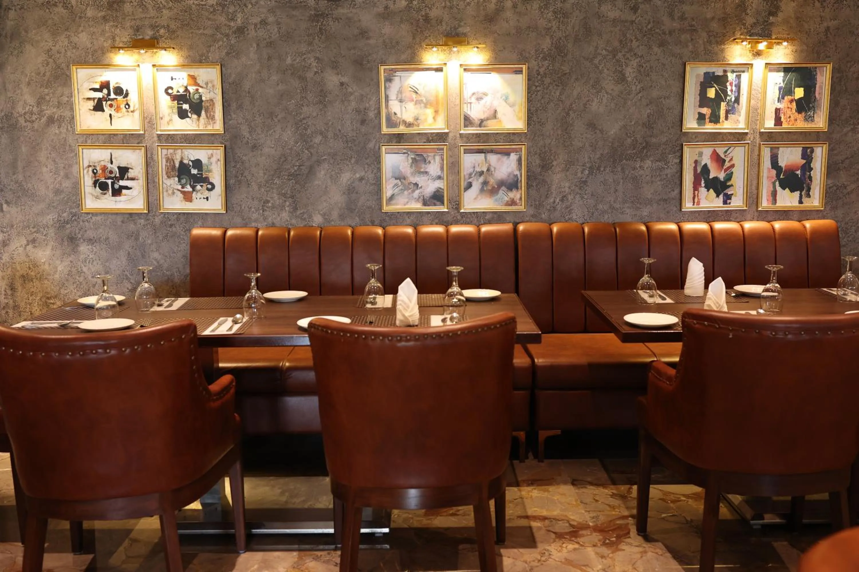 Restaurant/places to eat in Pride Hotel Bhopal