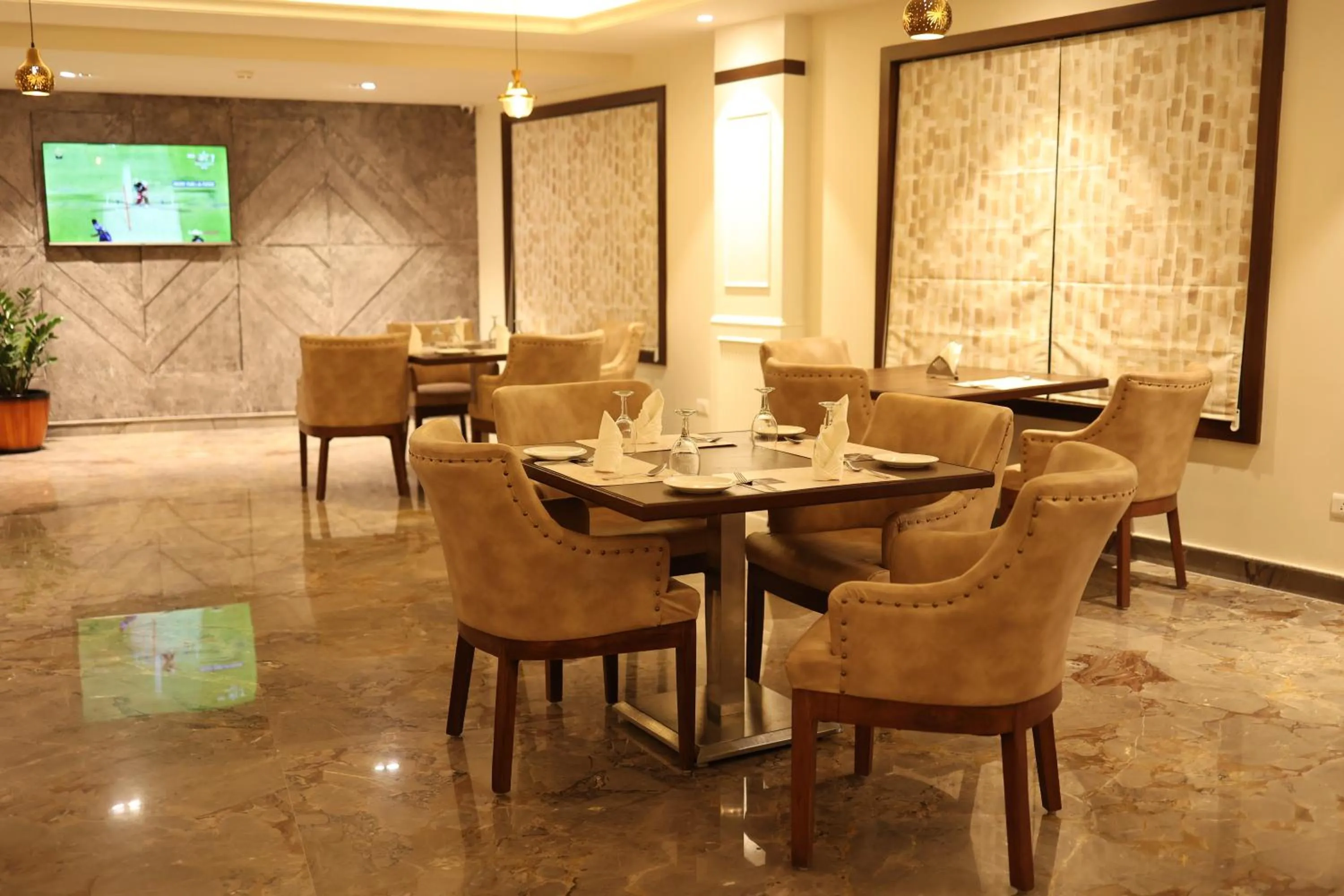 Restaurant/places to eat in Pride Hotel Bhopal