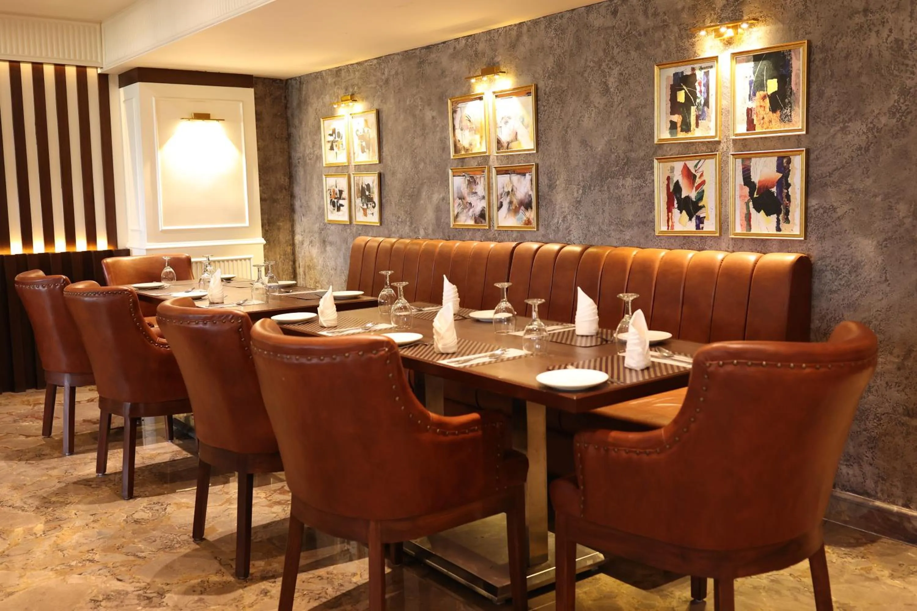 Restaurant/places to eat in Pride Hotel Bhopal