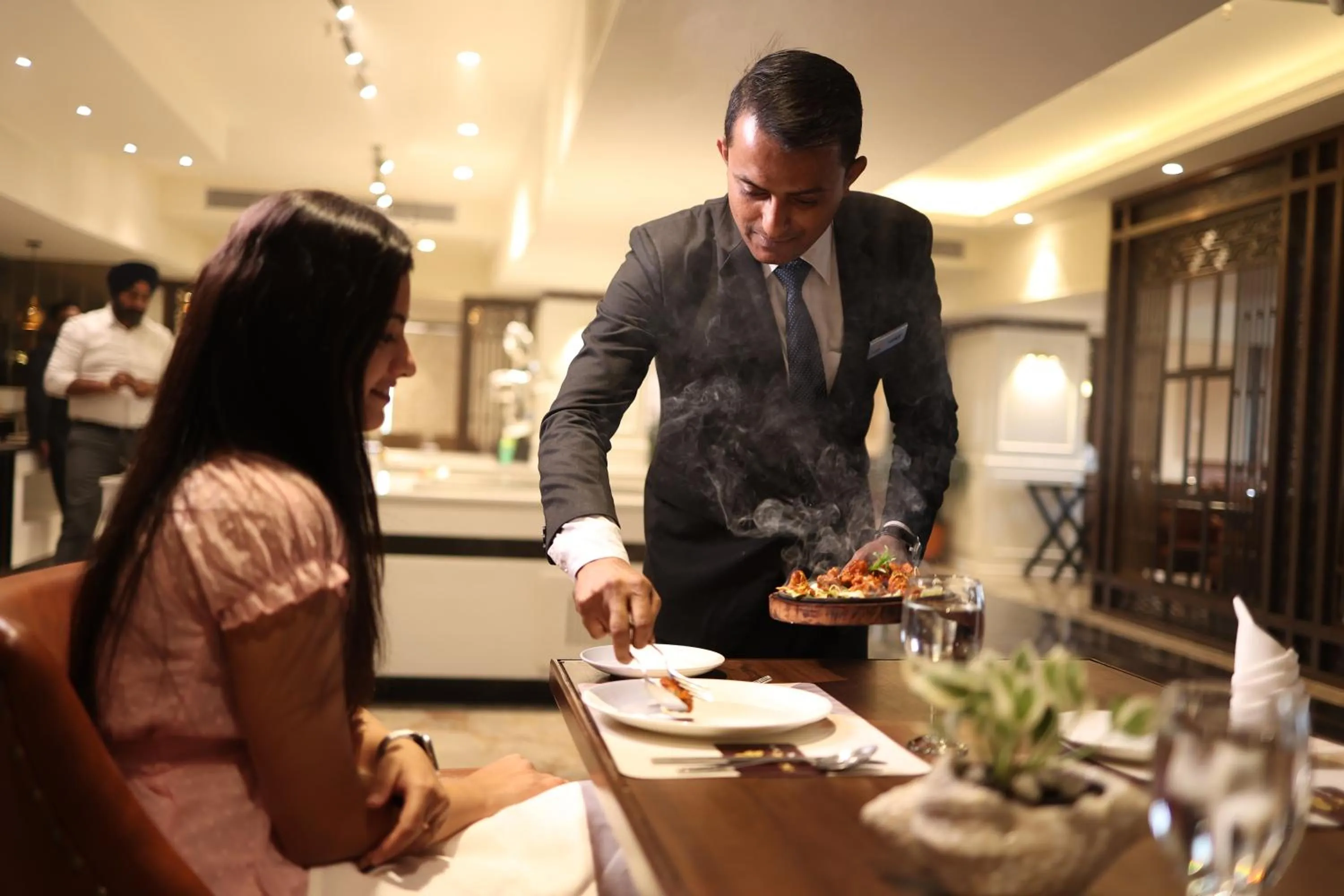 Restaurant/places to eat in Pride Hotel Bhopal