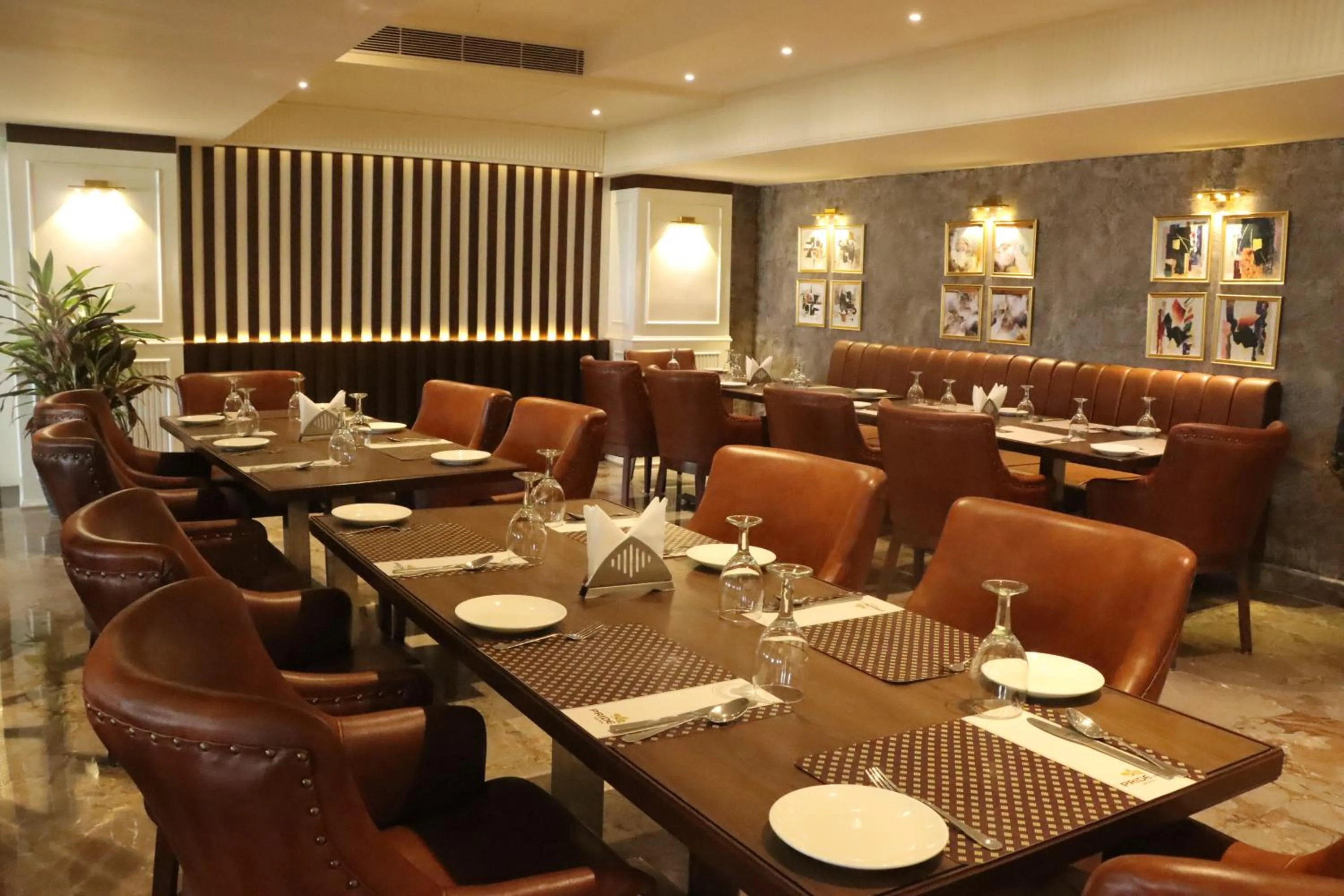 Restaurant/places to eat in Pride Hotel Bhopal