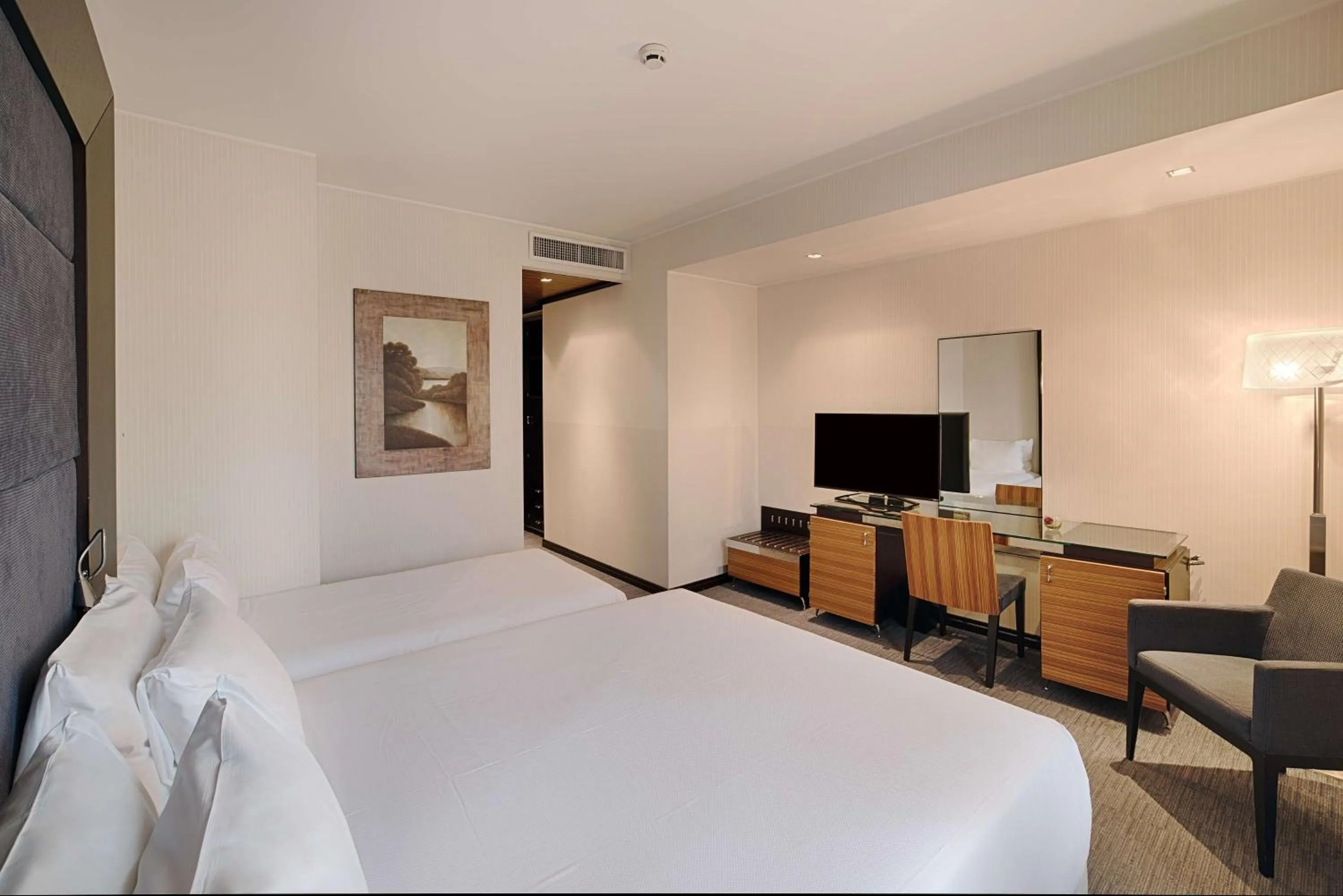 Bedroom, Bed in NH Siena