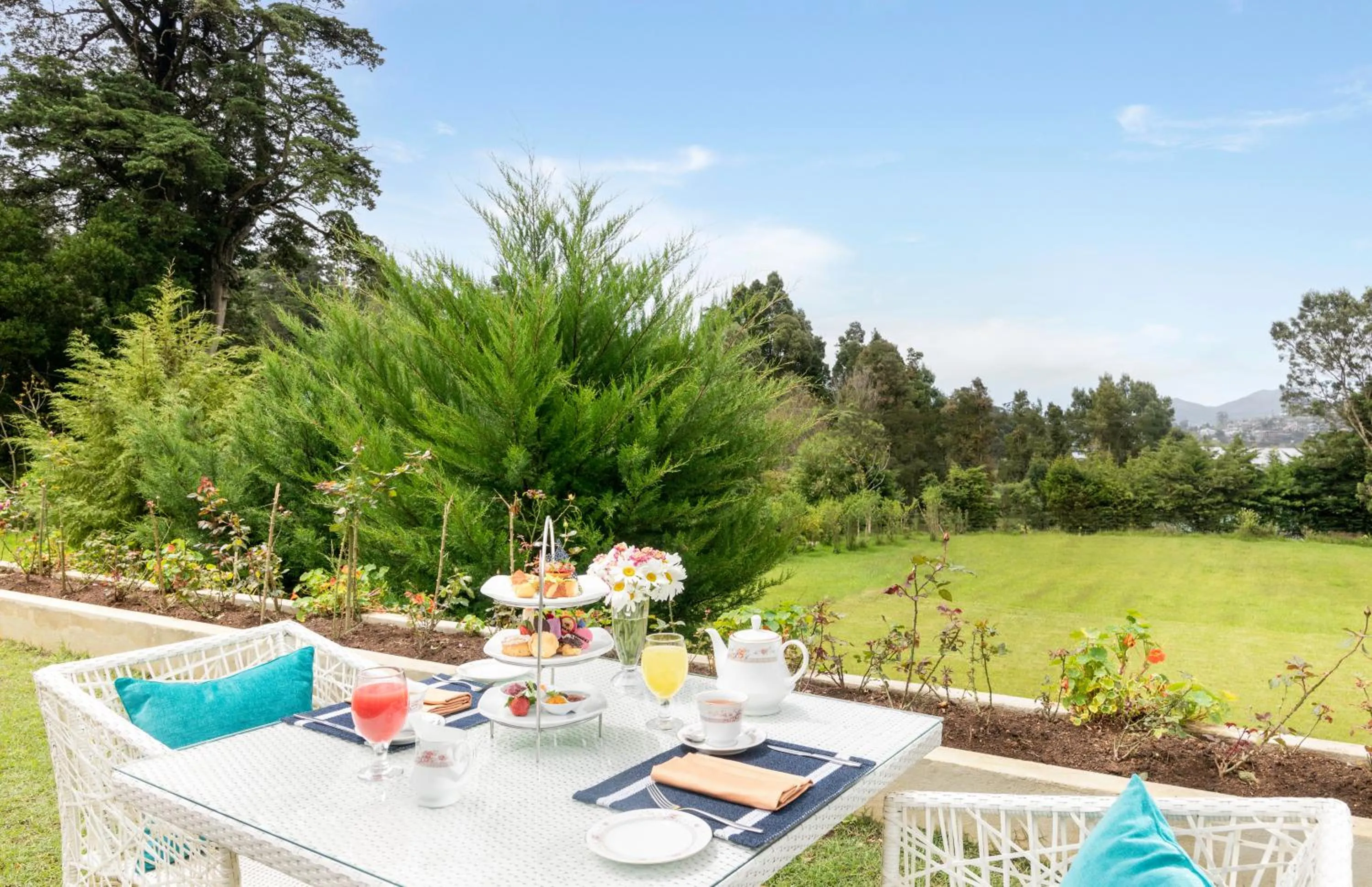 Coffee/tea facilities in Jetwing Broomfield Bungalow