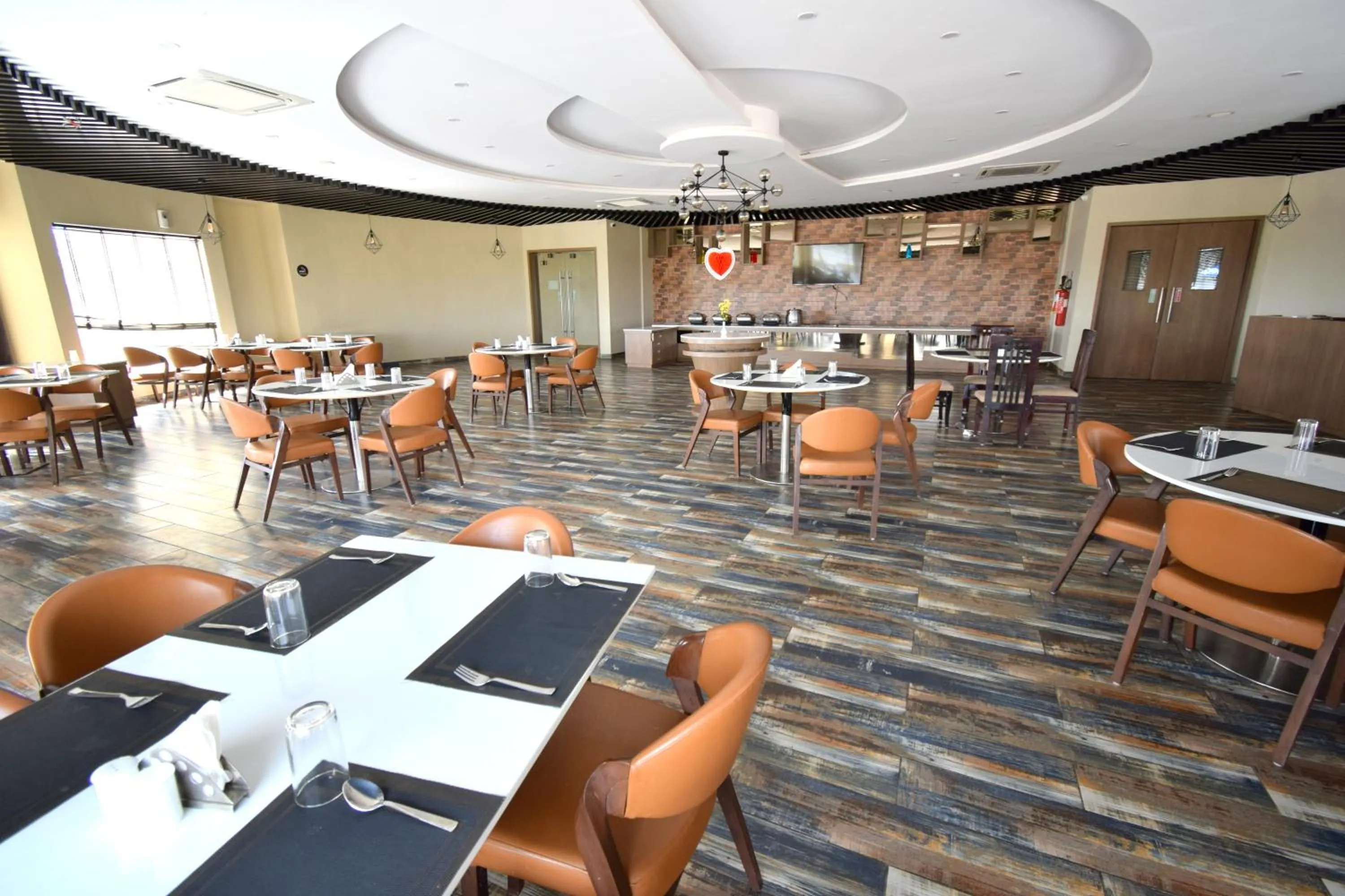 Restaurant/places to eat in Bapu's Resort, Dwarka