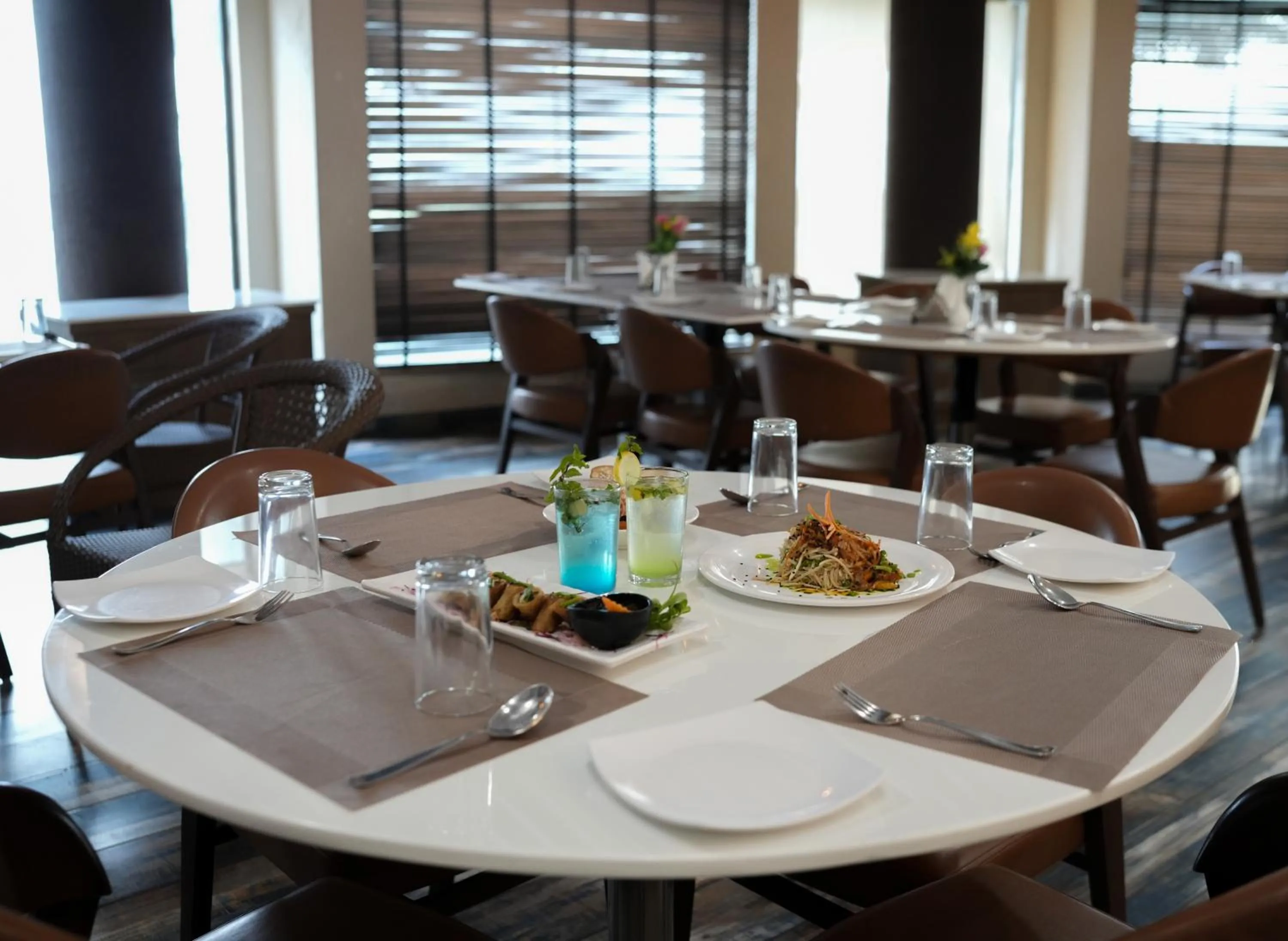 Restaurant/places to eat in Bapu's Resort, Dwarka