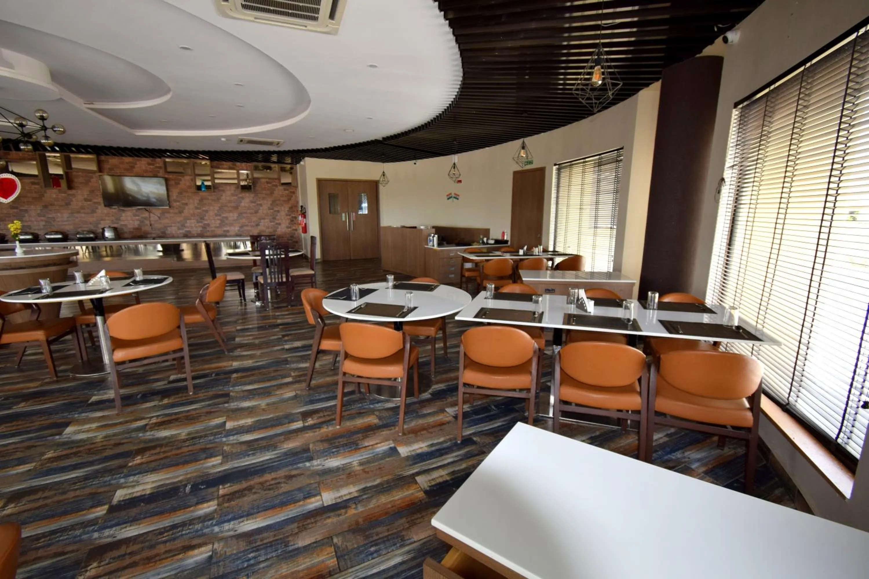 Restaurant/places to eat in Bapu's Resort, Dwarka