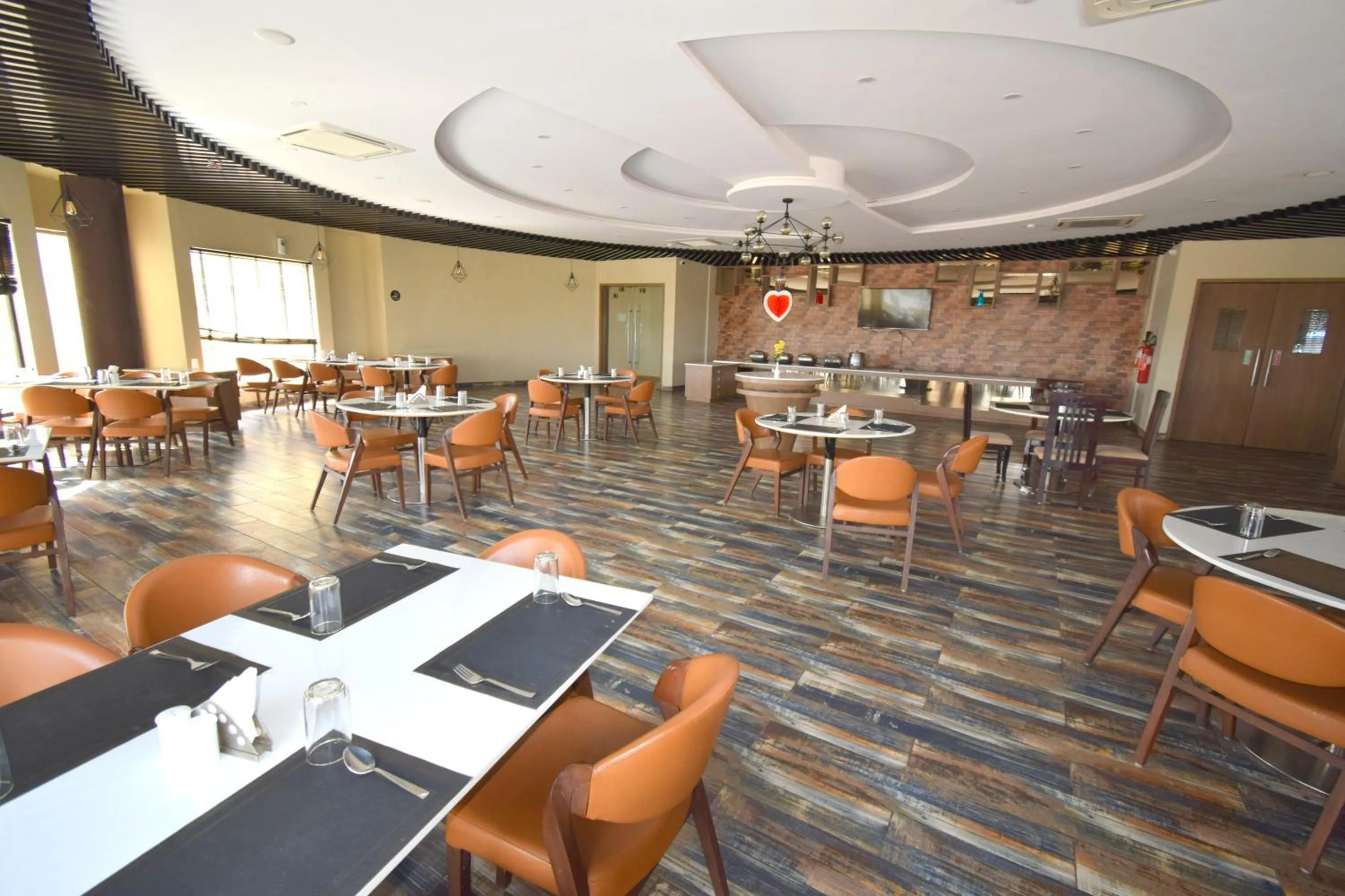 Restaurant/places to eat in Bapu's Resort, Dwarka