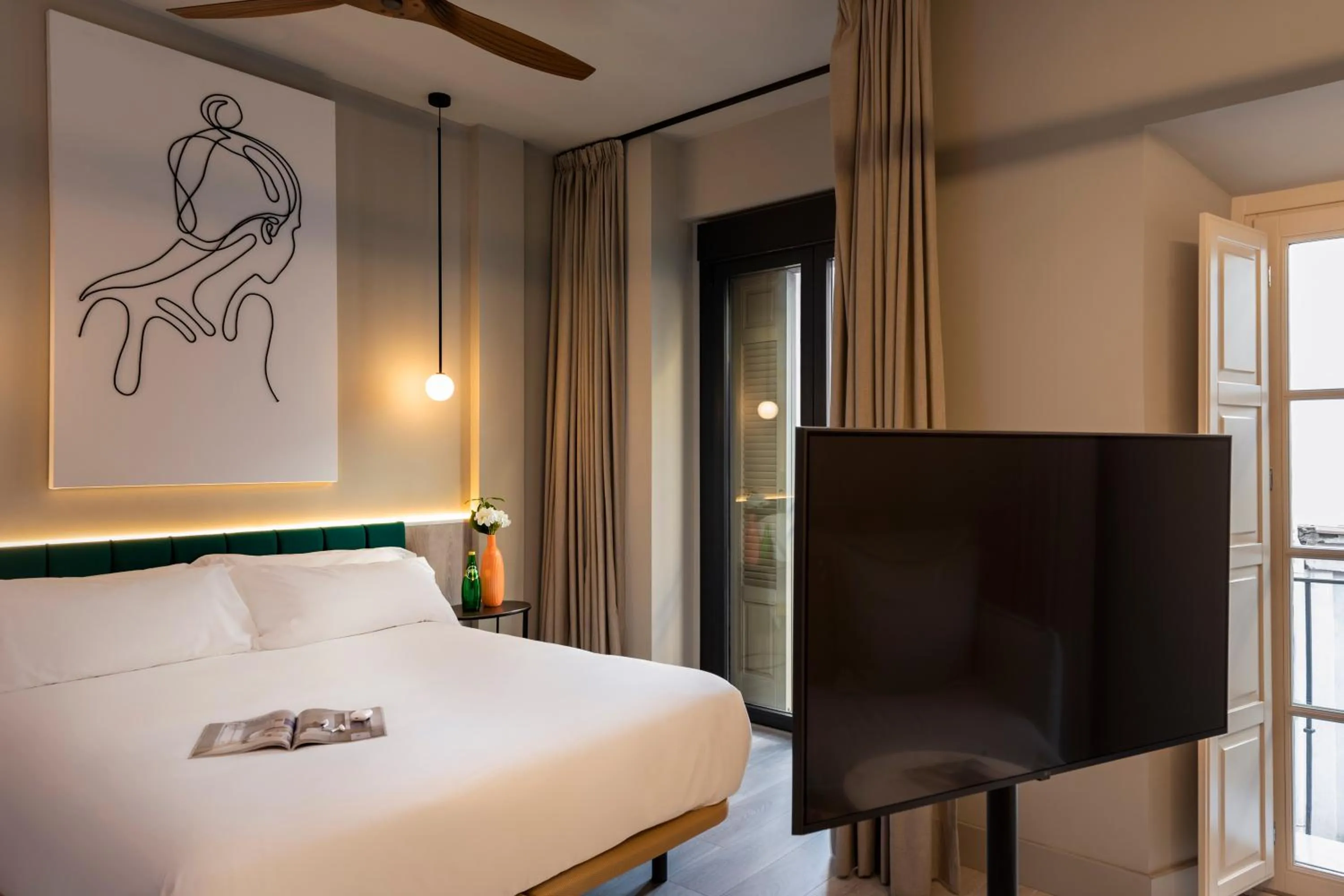 Photo of the whole room, Bed in Coeo Peña Design Apartments