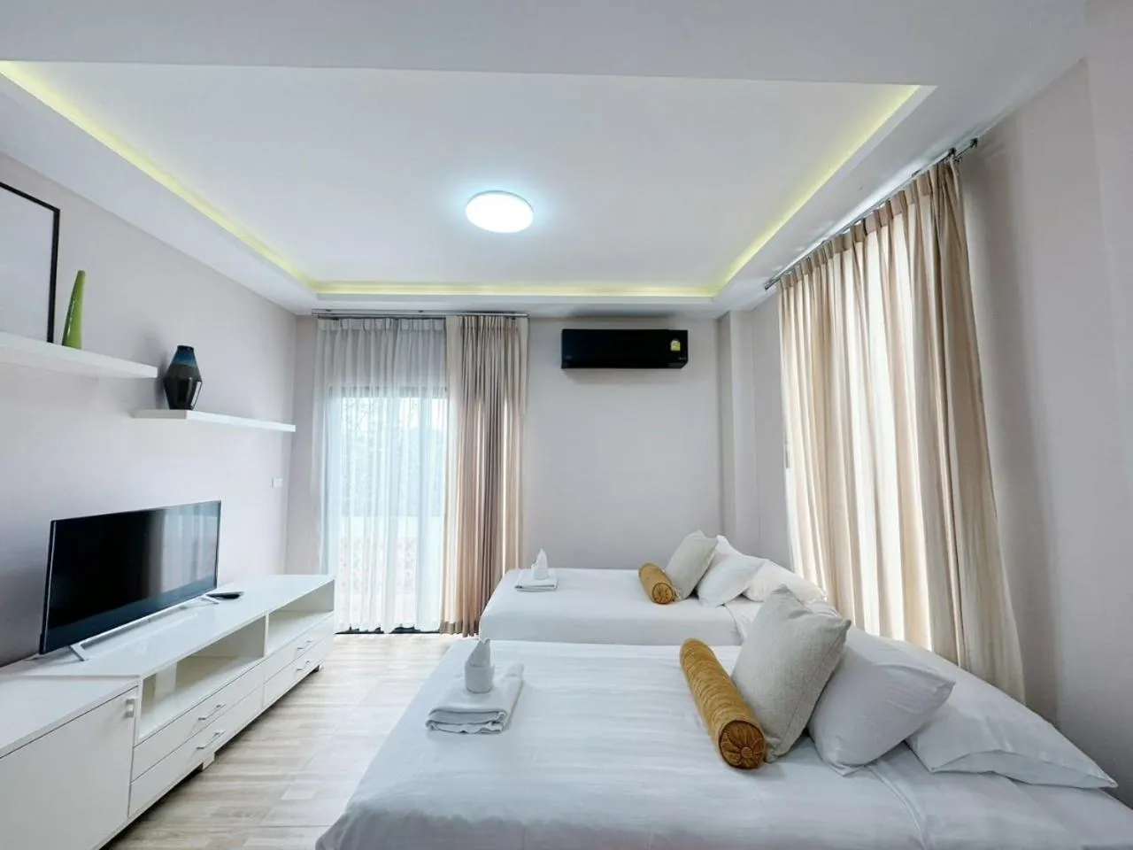 Photo of the whole room, Bed in Daddy Dream Hotel and Residence