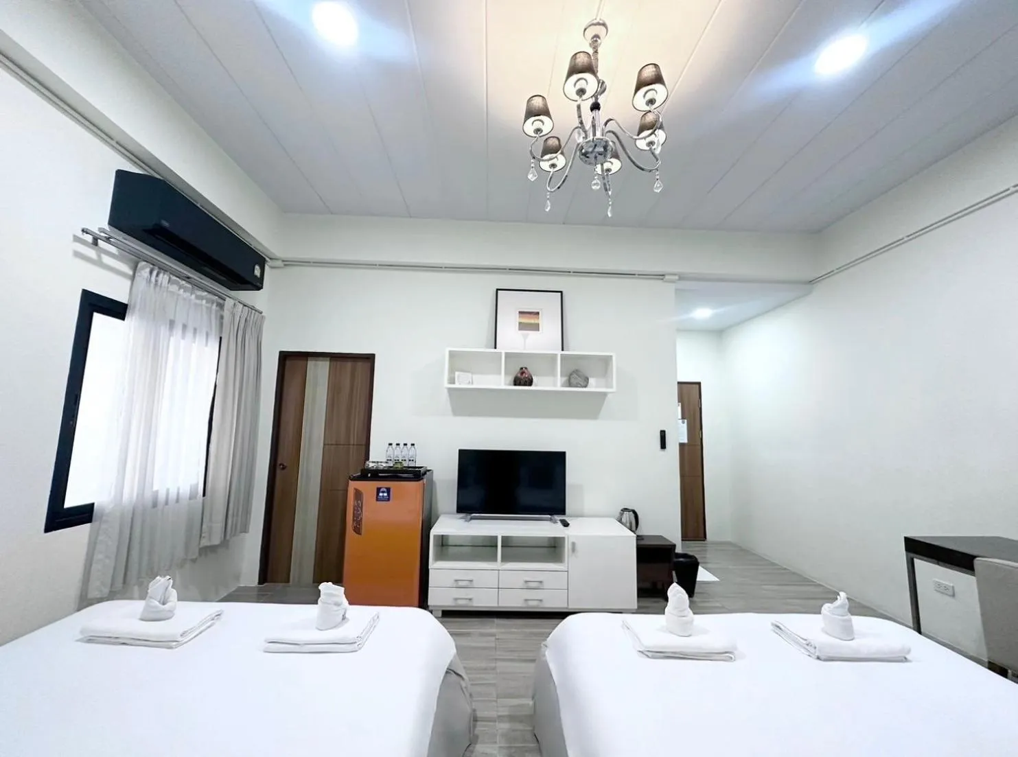 Evening entertainment, Bed in Daddy Dream Hotel and Residence