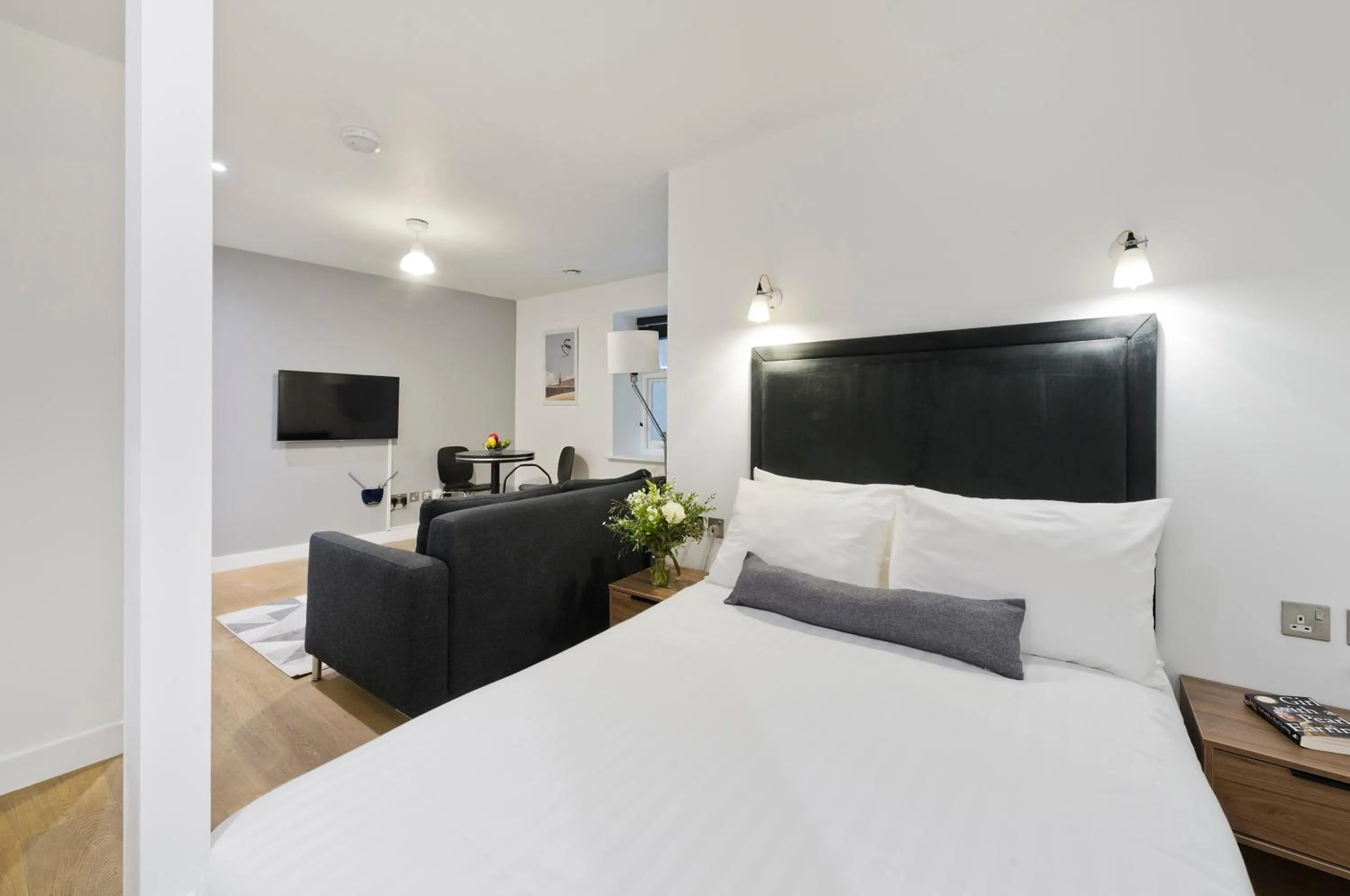 Living room, Bed in Crane Court by City2Stay