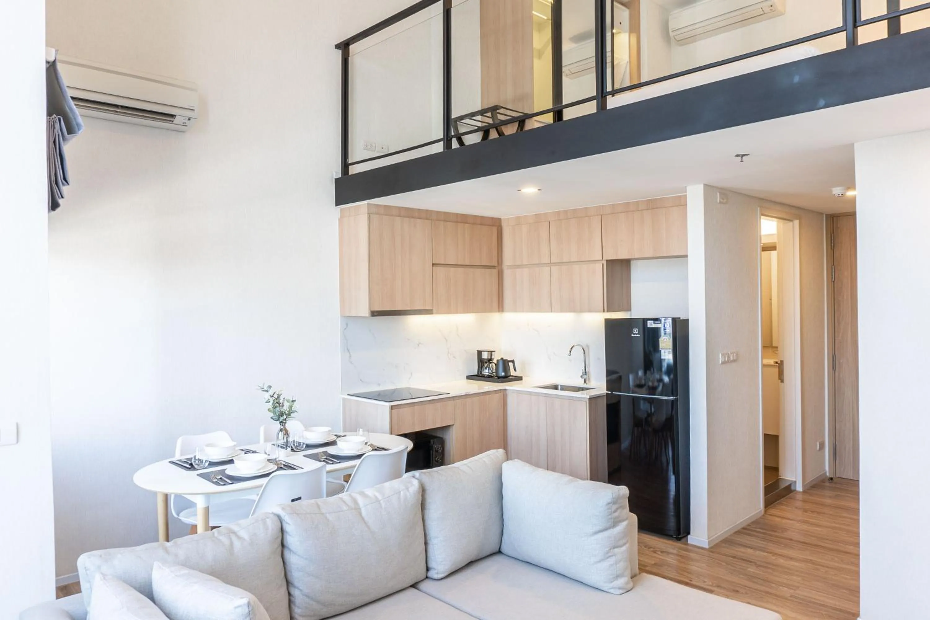 Kitchen or kitchenette in Ramada Plaza by Wyndham Bangkok Sukhumvit 48