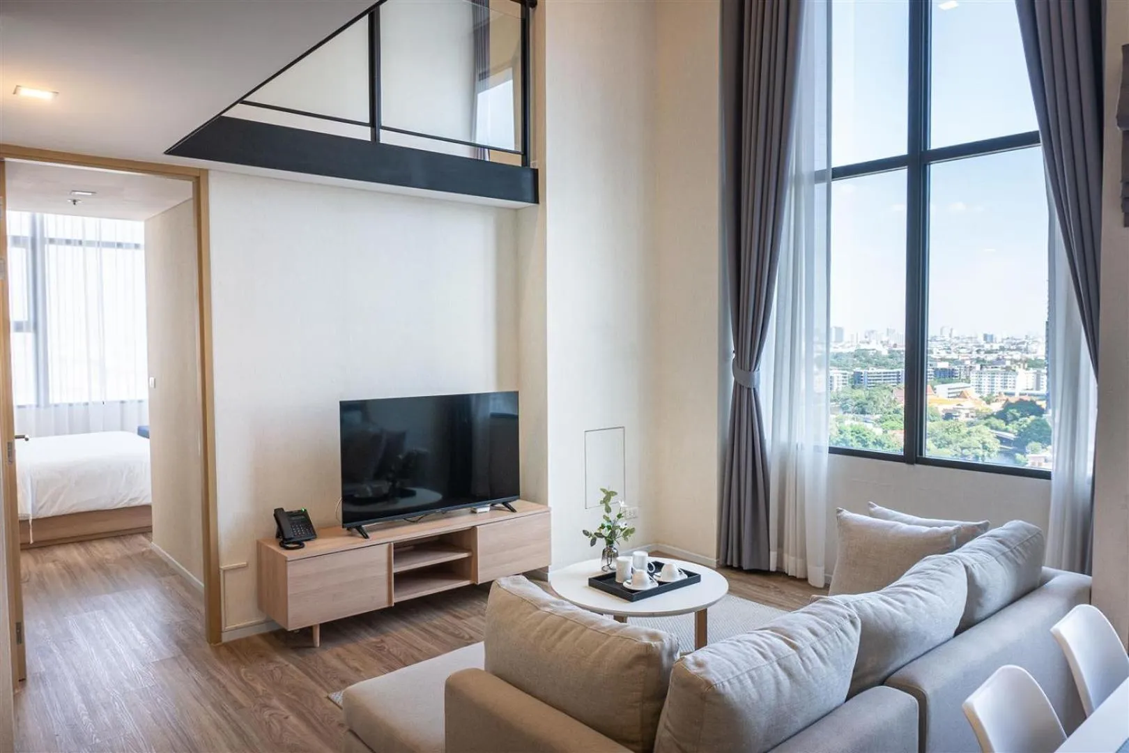 Living room in Ramada Plaza by Wyndham Bangkok Sukhumvit 48