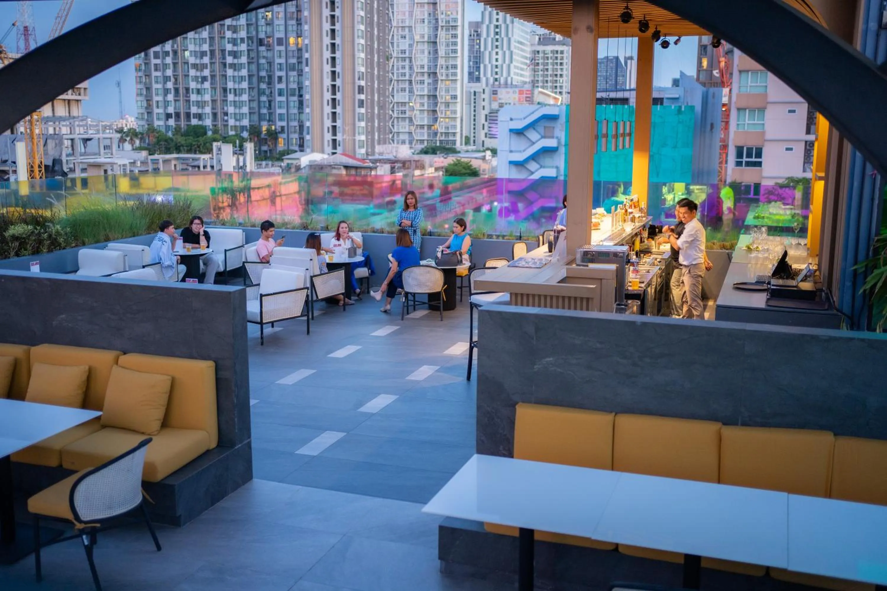 Restaurant/places to eat in Ramada Plaza by Wyndham Bangkok Sukhumvit 48