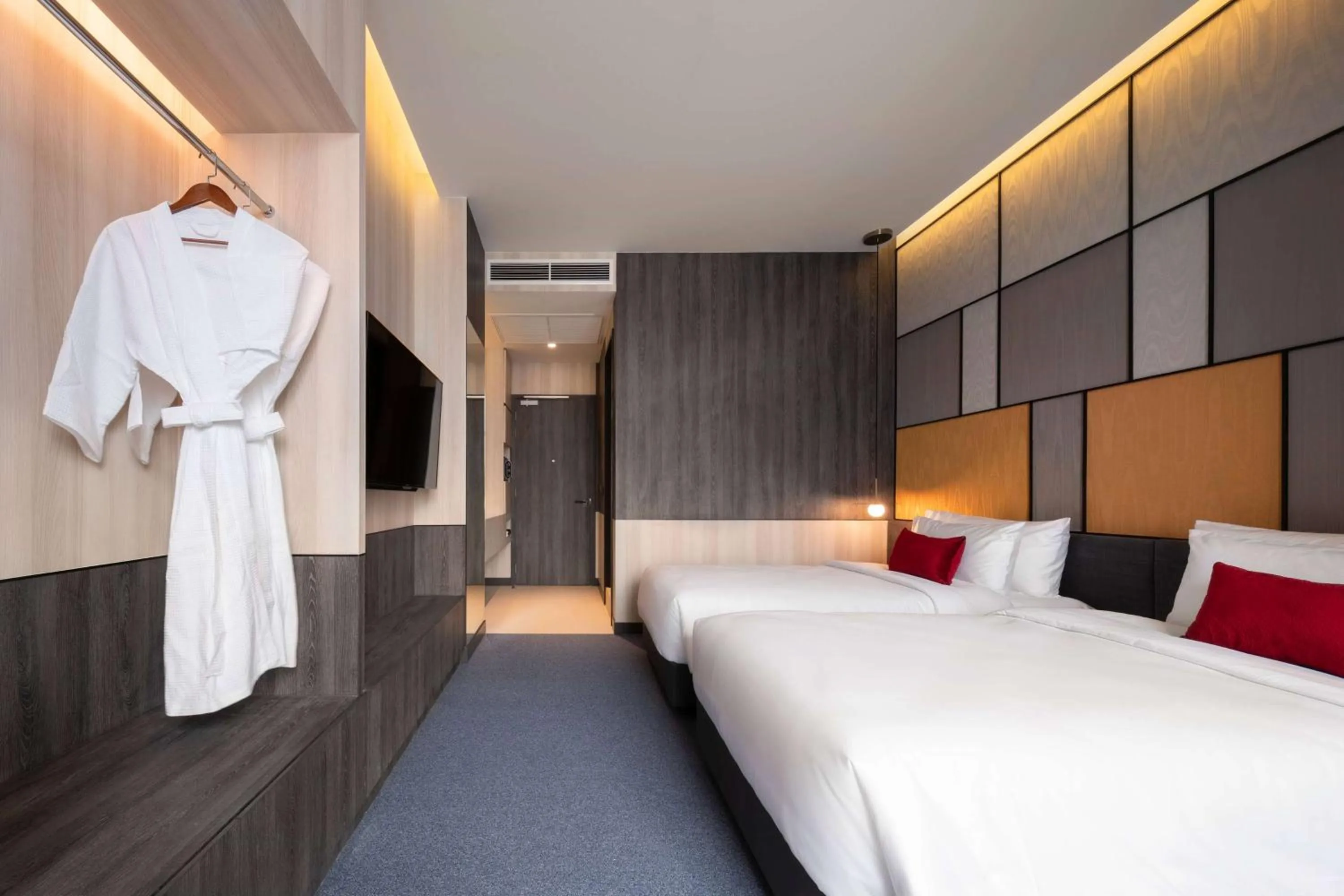 Photo of the whole room, Bed in Ramada Plaza by Wyndham Bangkok Sukhumvit 48