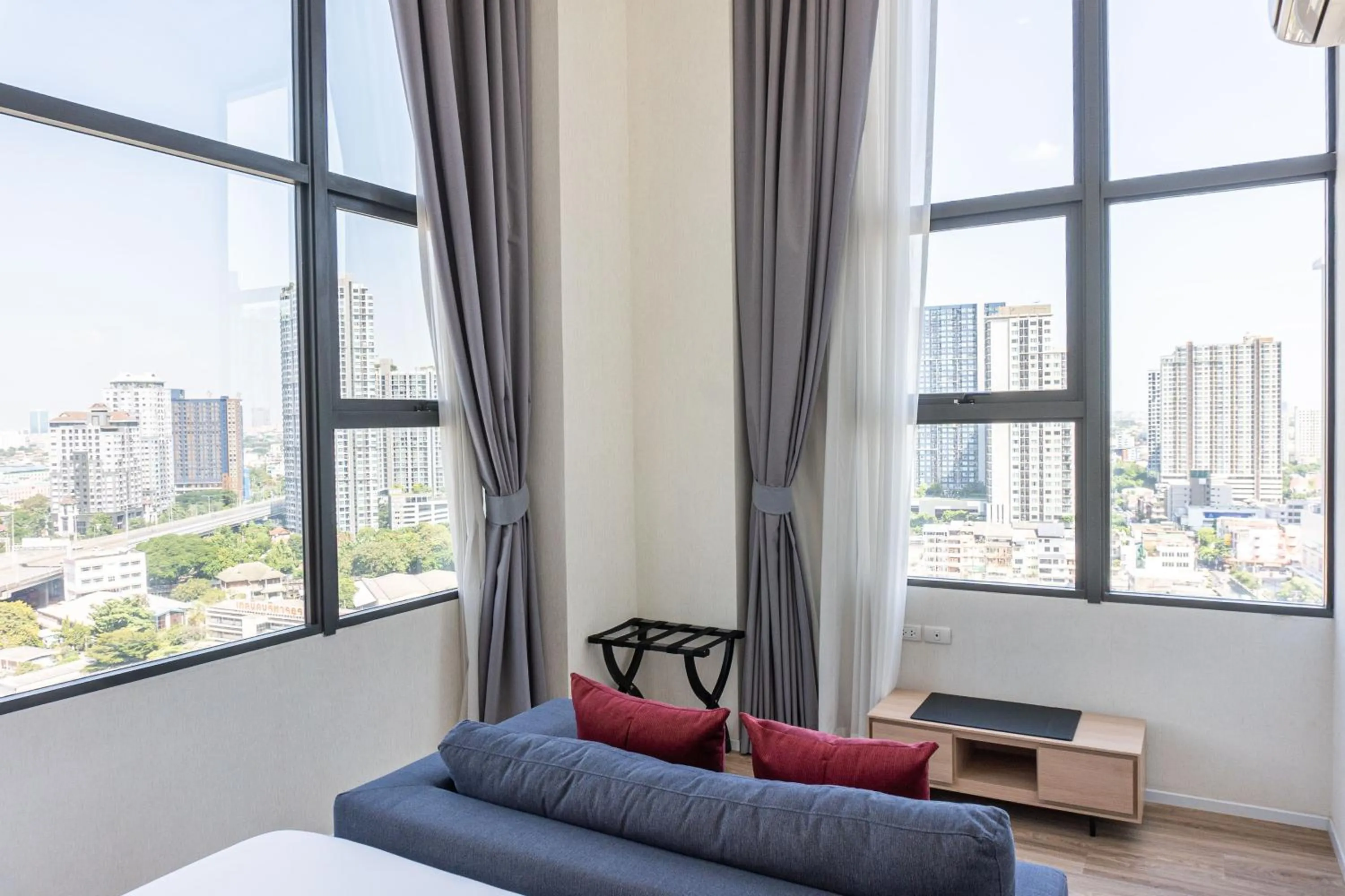Bedroom, Bed in Ramada Plaza by Wyndham Bangkok Sukhumvit 48