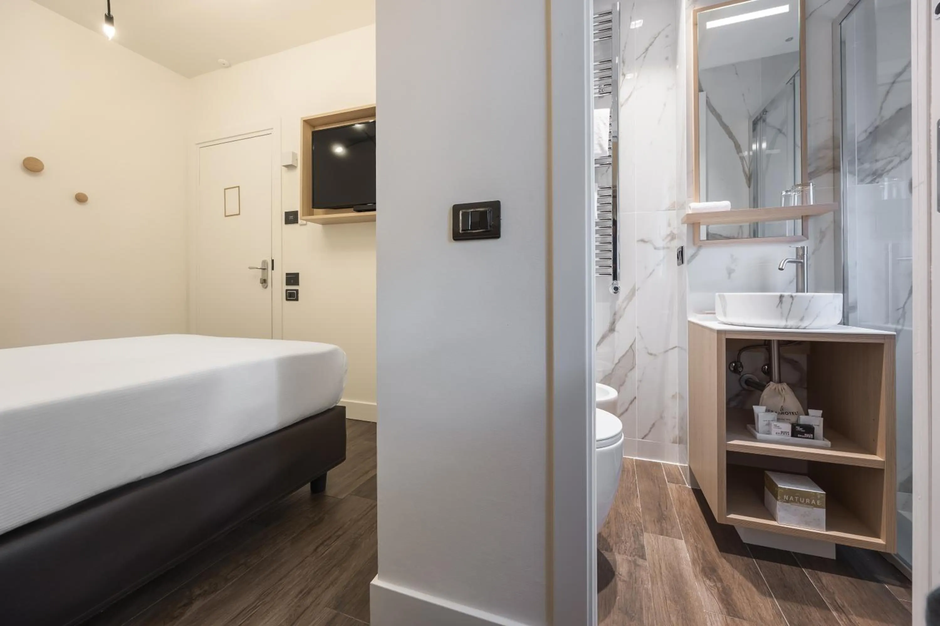 Bed in Globus Urban Hotel