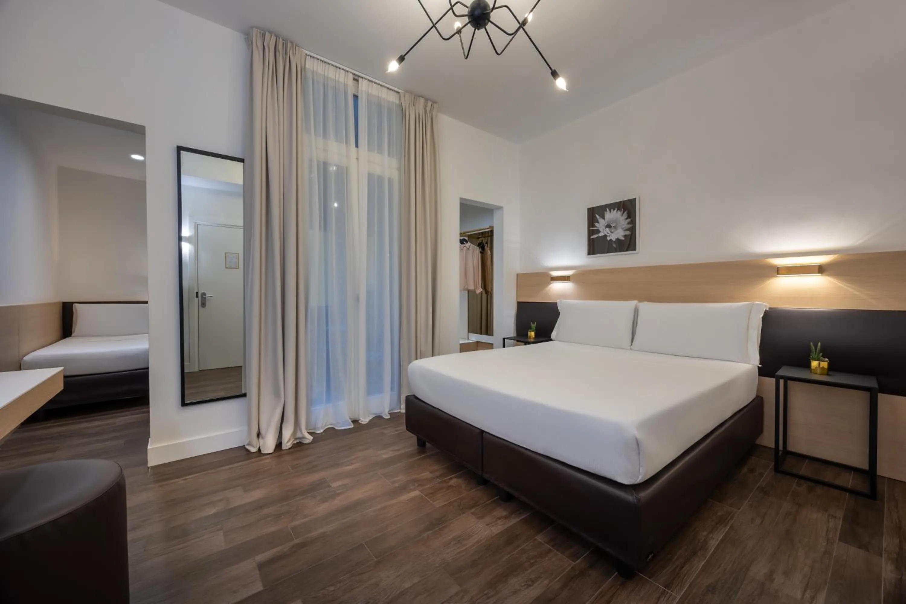 Bedroom, Bed in Globus Urban Hotel