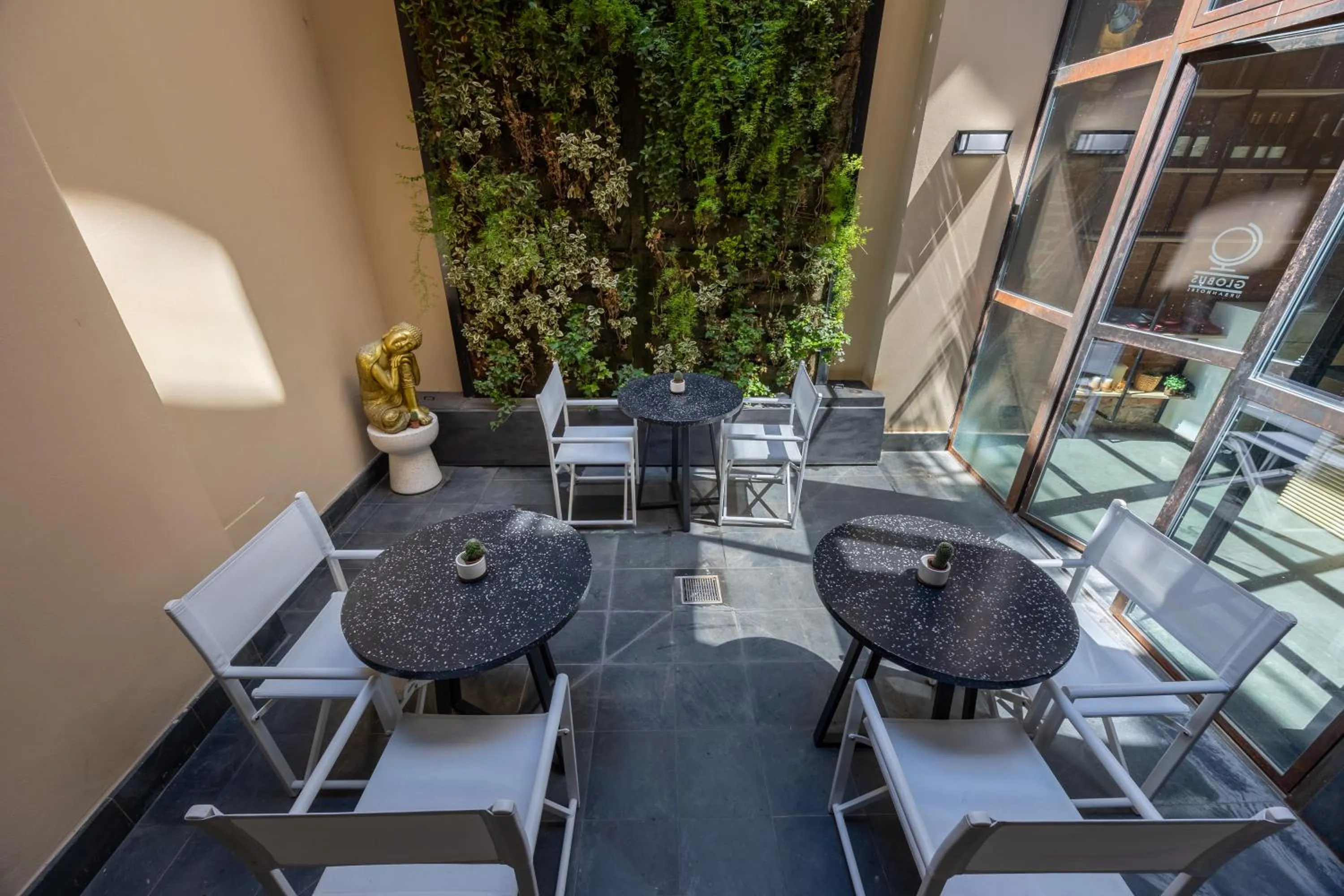 Patio in Globus Urban Hotel