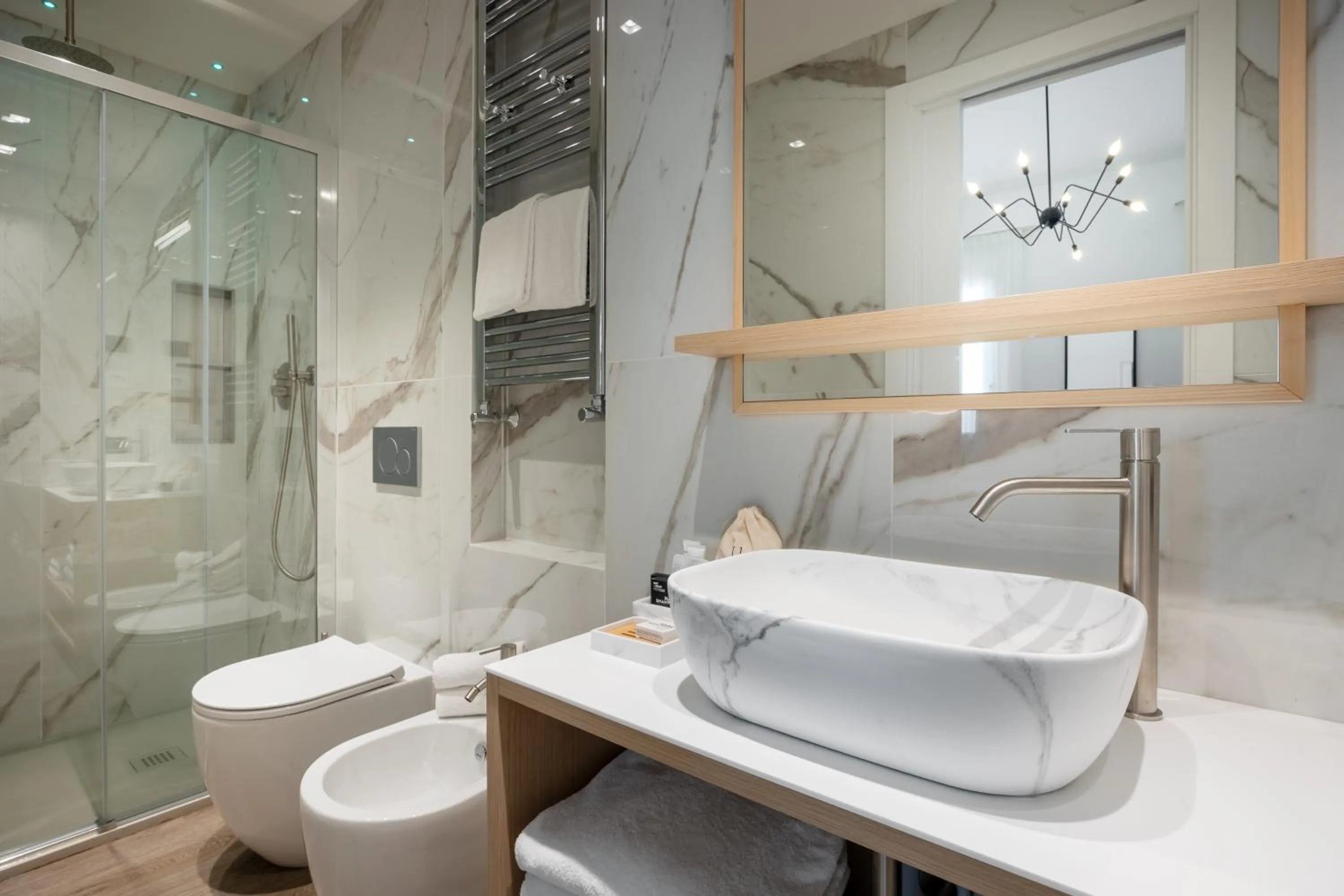 Shower in Globus Urban Hotel