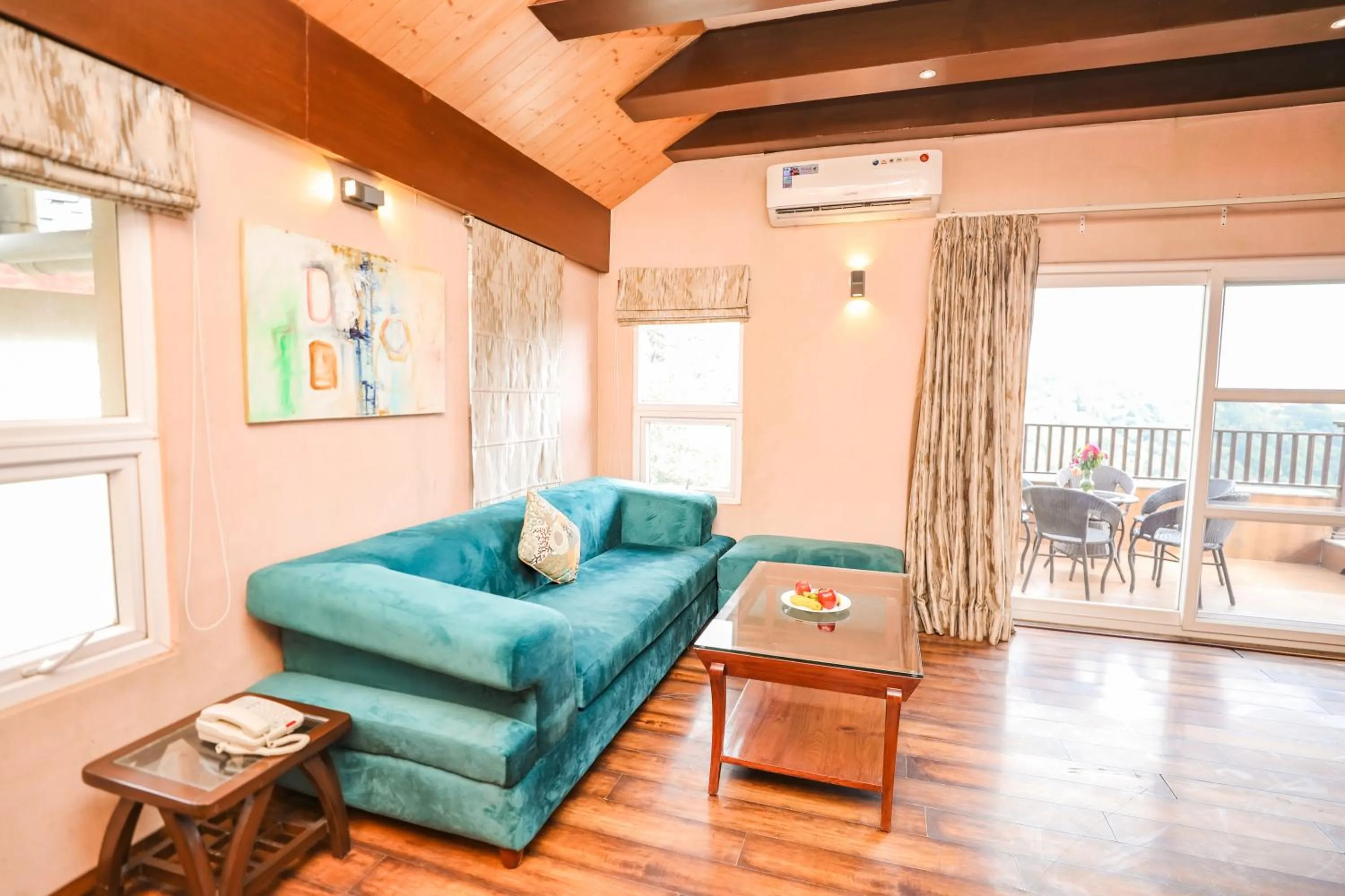 Living room in Regenta Resort Exotica Dharamshala on Hilltop