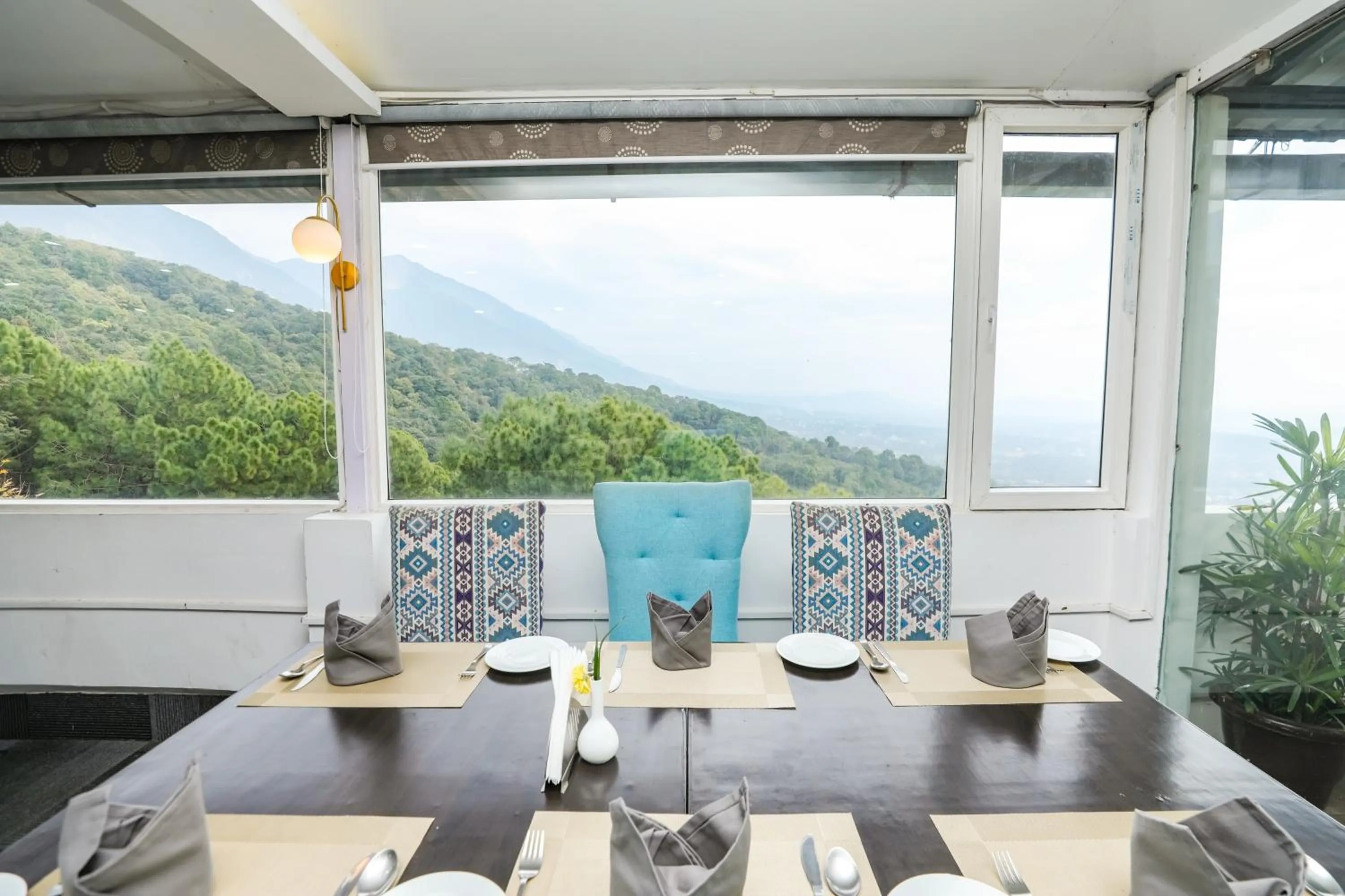 Restaurant/places to eat in Regenta Resort Exotica Dharamshala on Hilltop