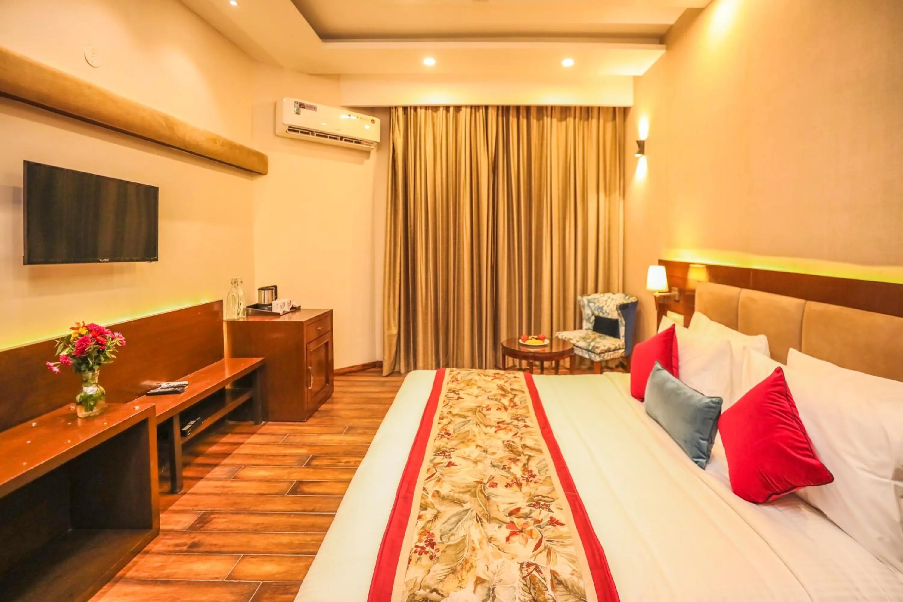 Bedroom, Bed in Regenta Resort Exotica Dharamshala on Hilltop