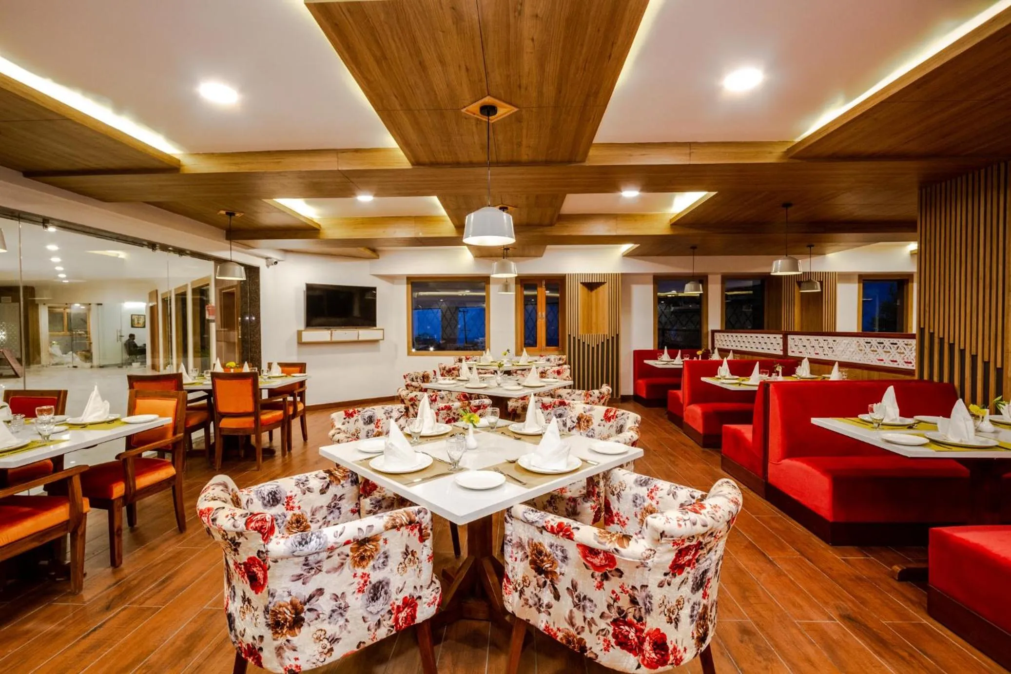 Restaurant/places to eat in Anand Vardhan Resorts