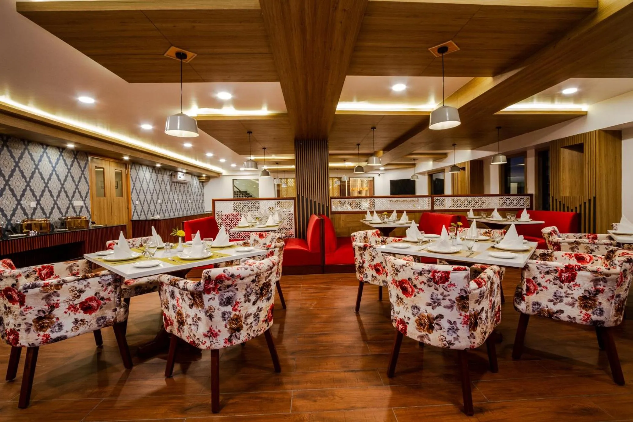 Restaurant/places to eat in Anand Vardhan Resorts