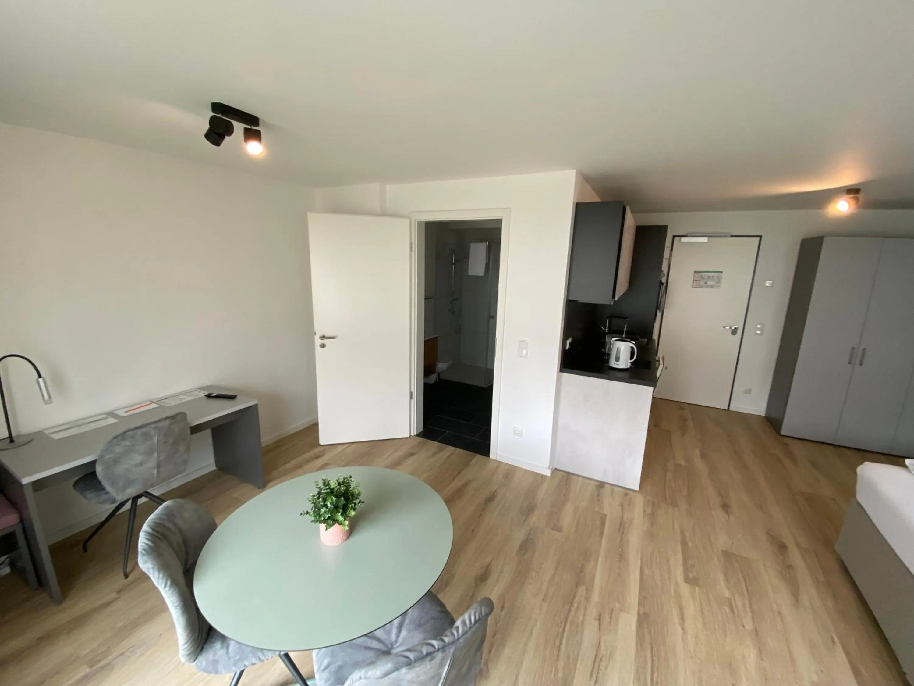 Photo of the whole room in Snooze Apartments Alling